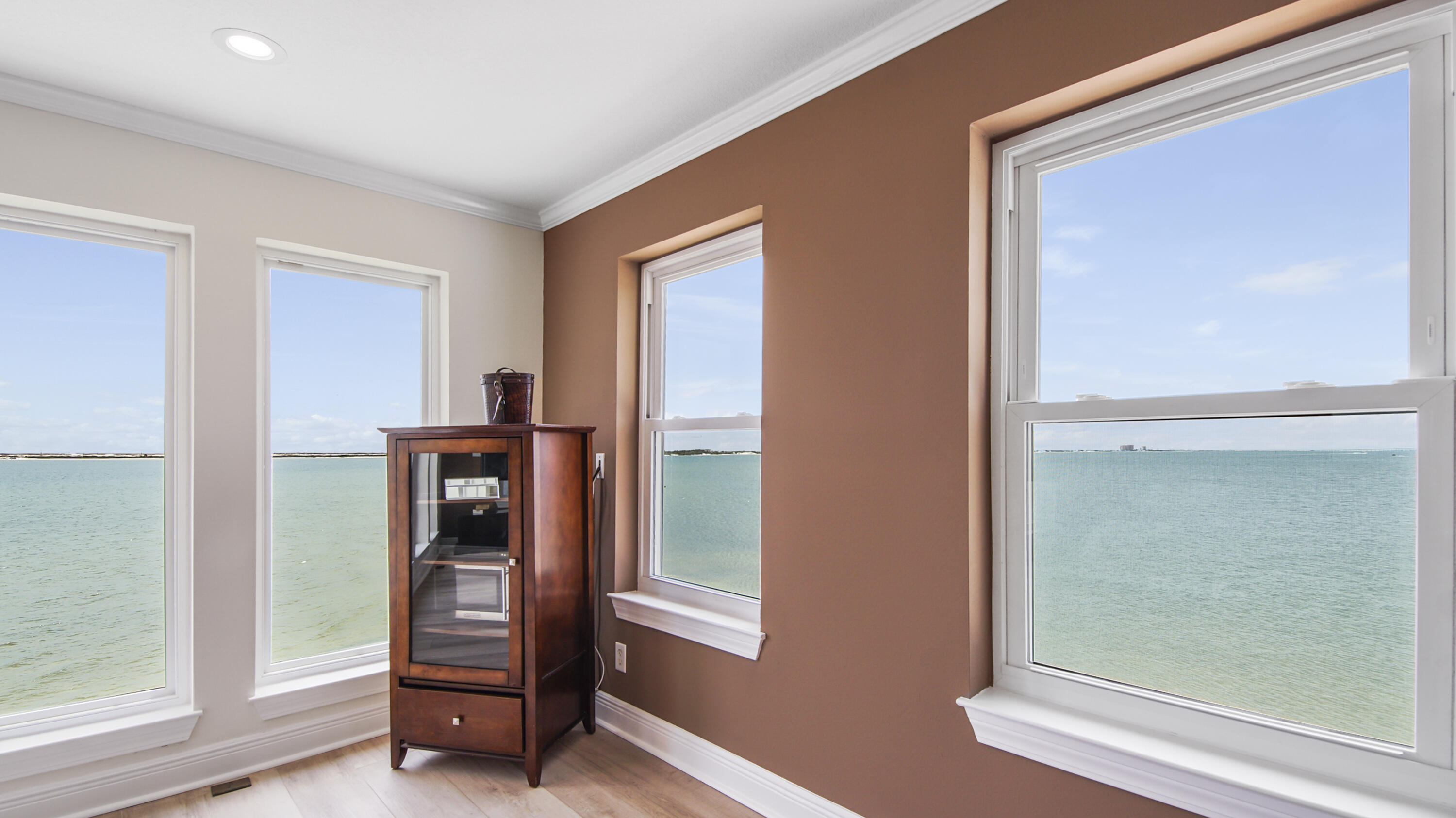 SANDY POINTE - Residential