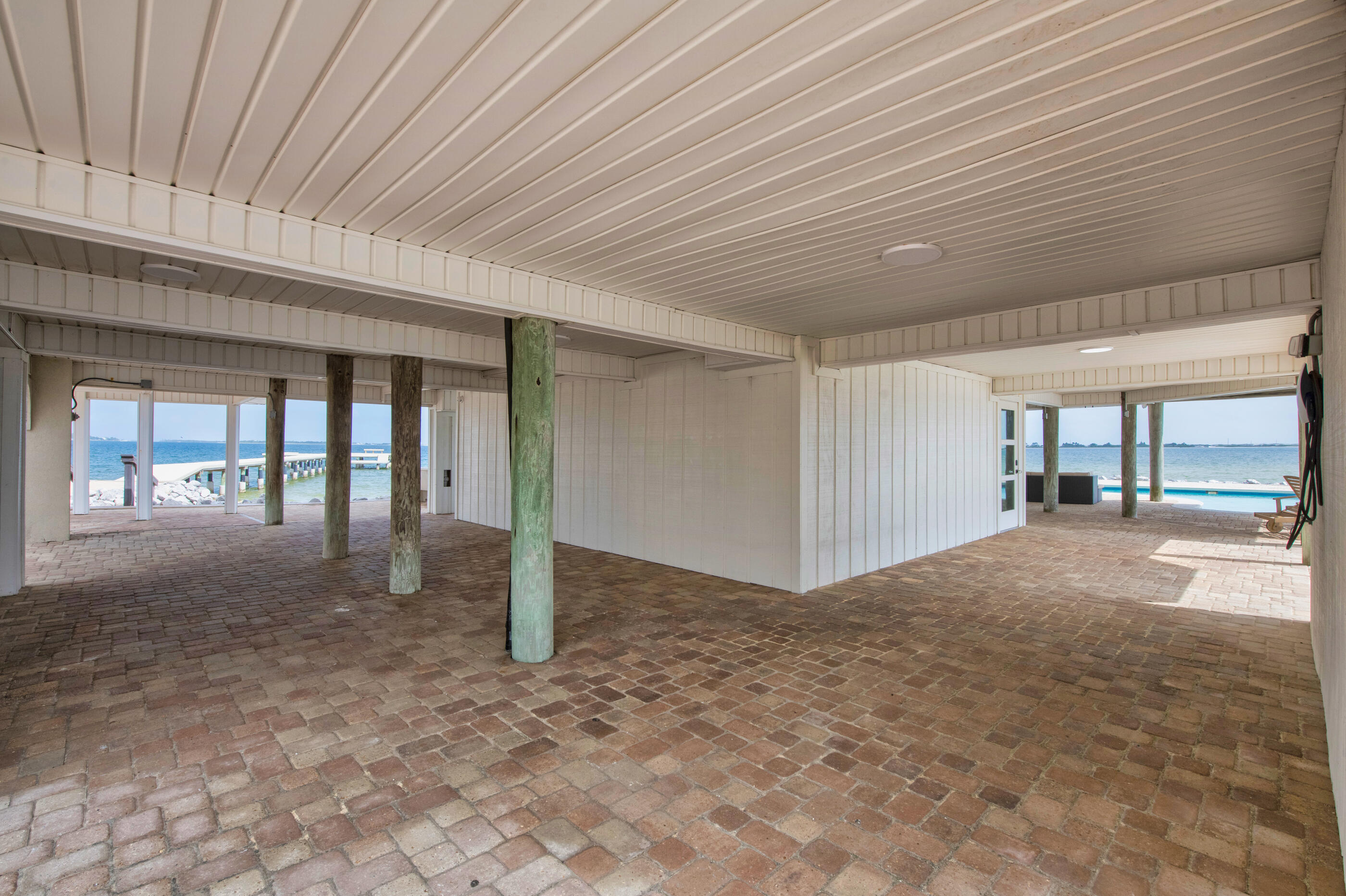 SANDY POINTE - Residential