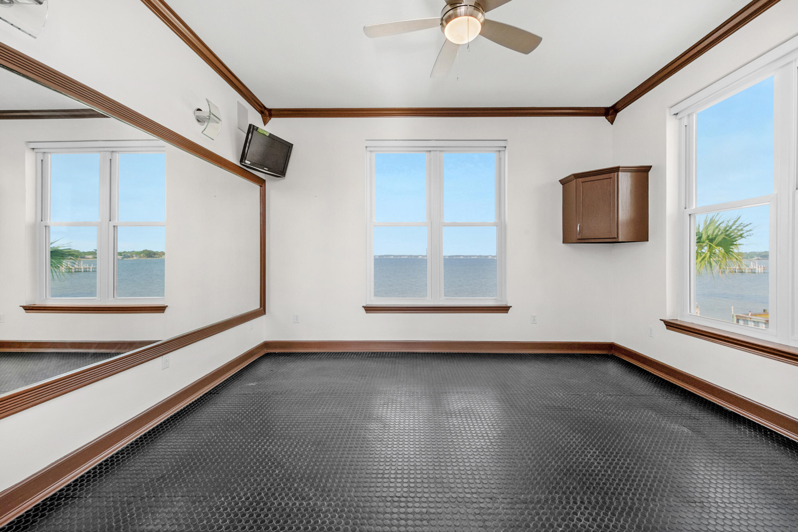 SANDY POINTE - Residential