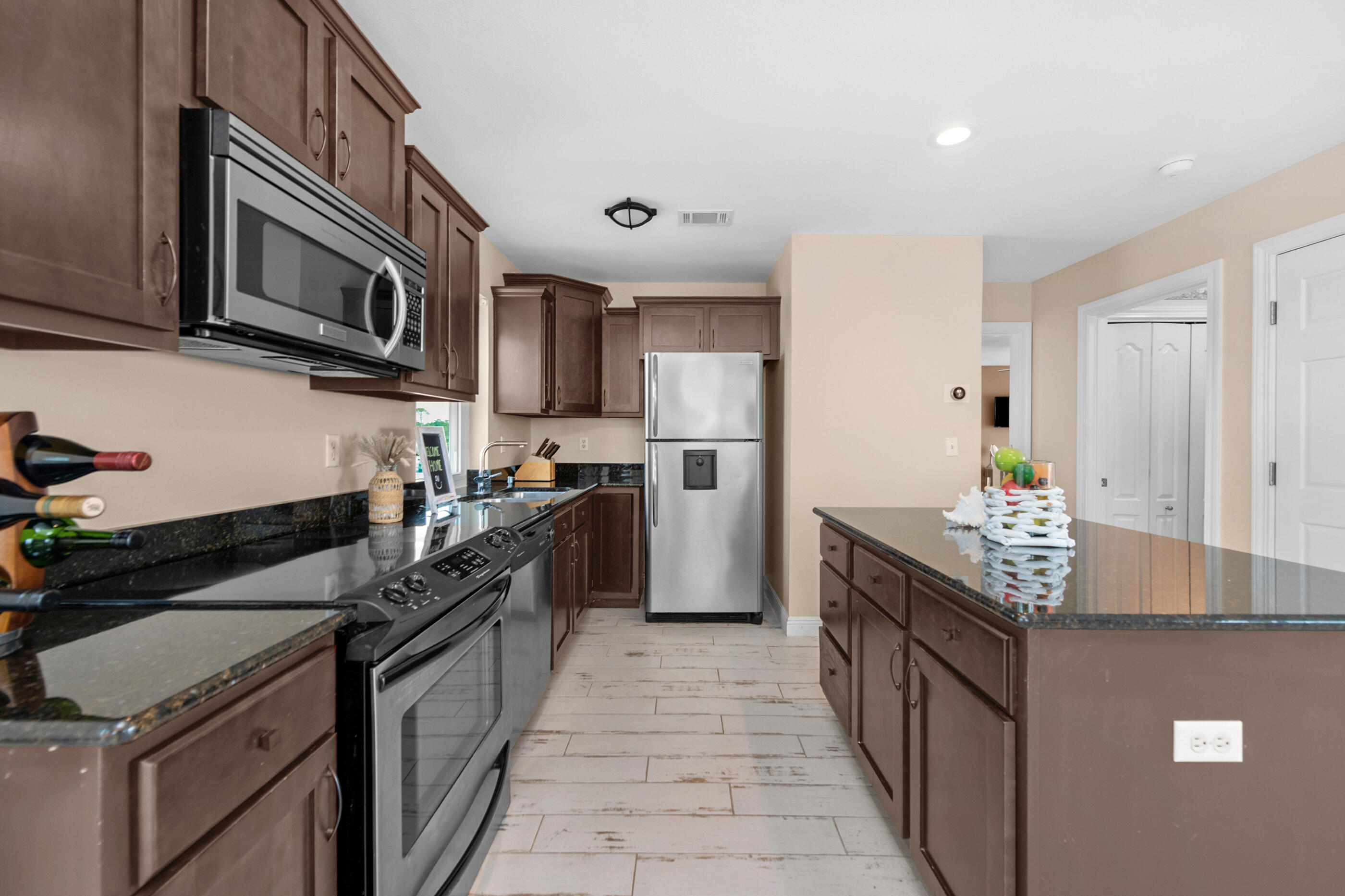 SANDY POINTE - Residential