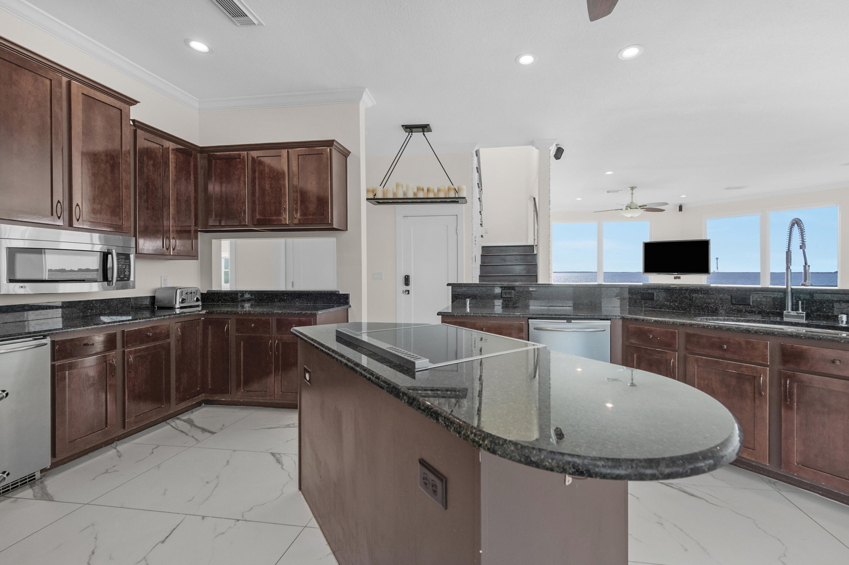 SANDY POINTE - Residential