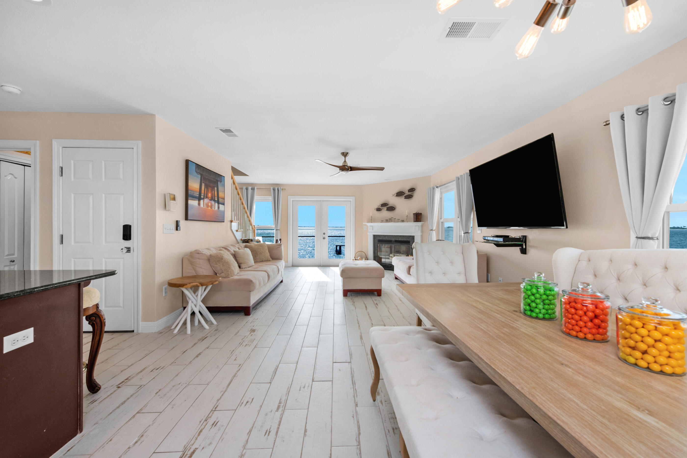 SANDY POINTE - Residential