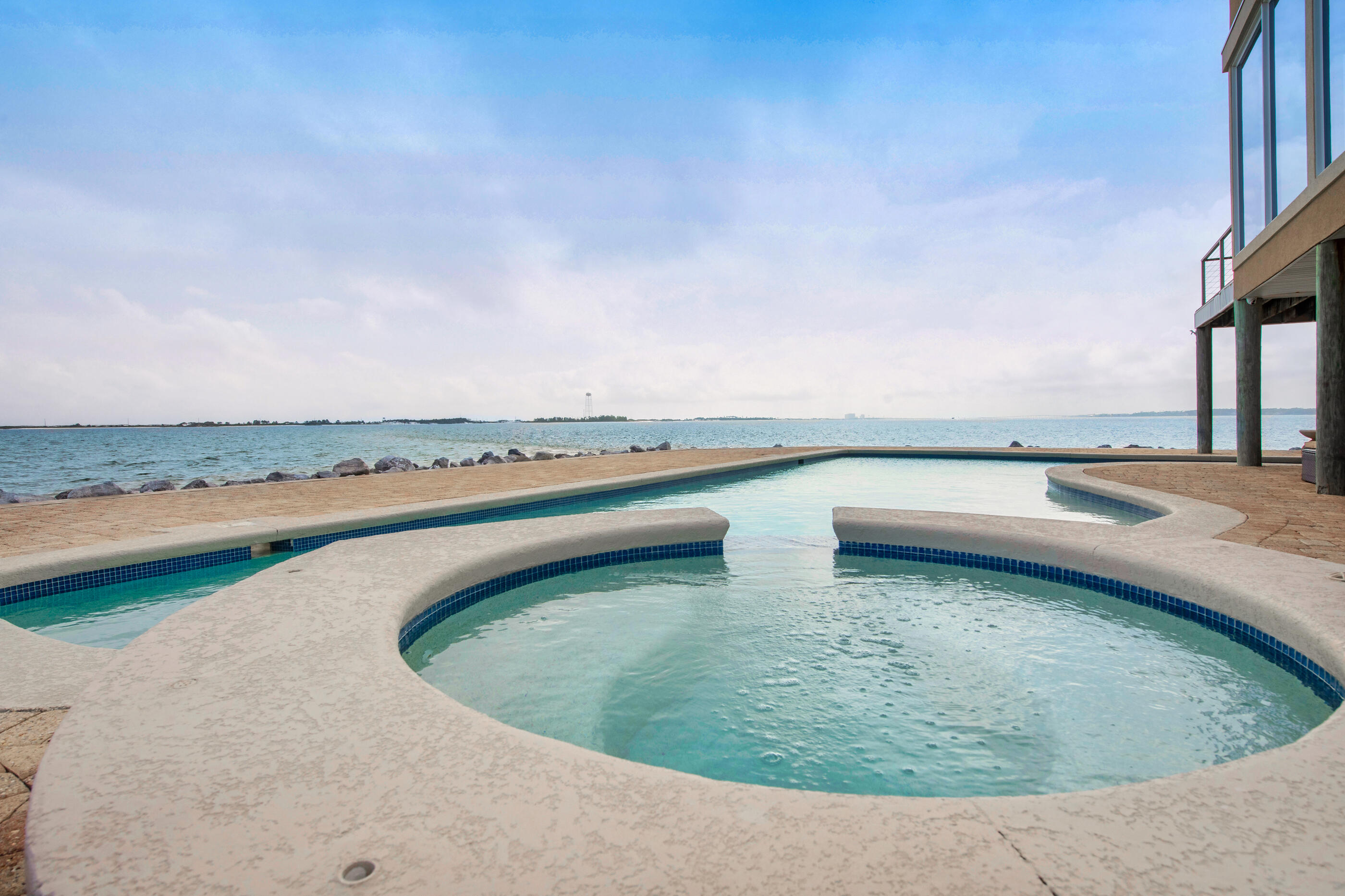 SANDY POINTE - Residential