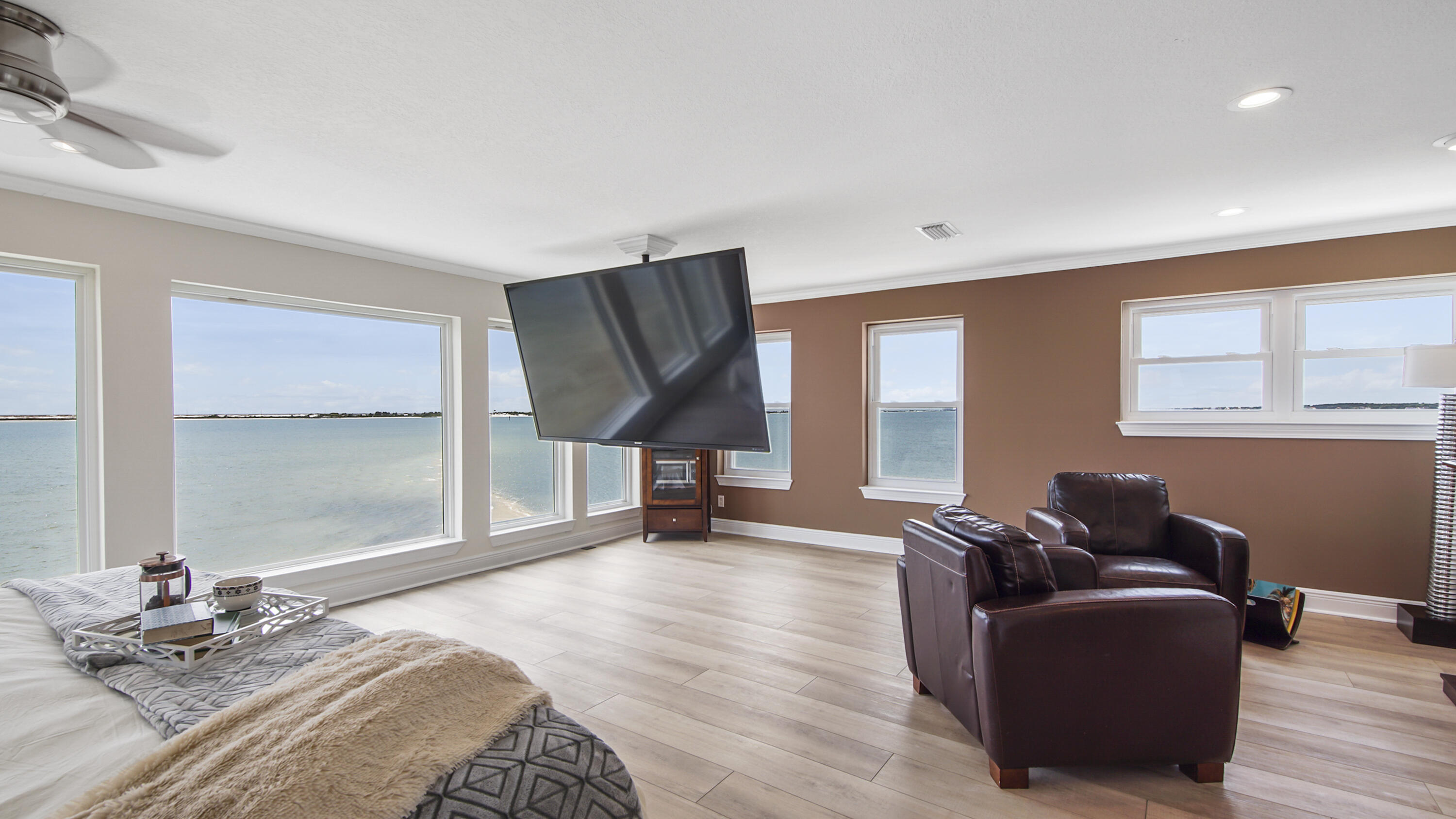 SANDY POINTE - Residential