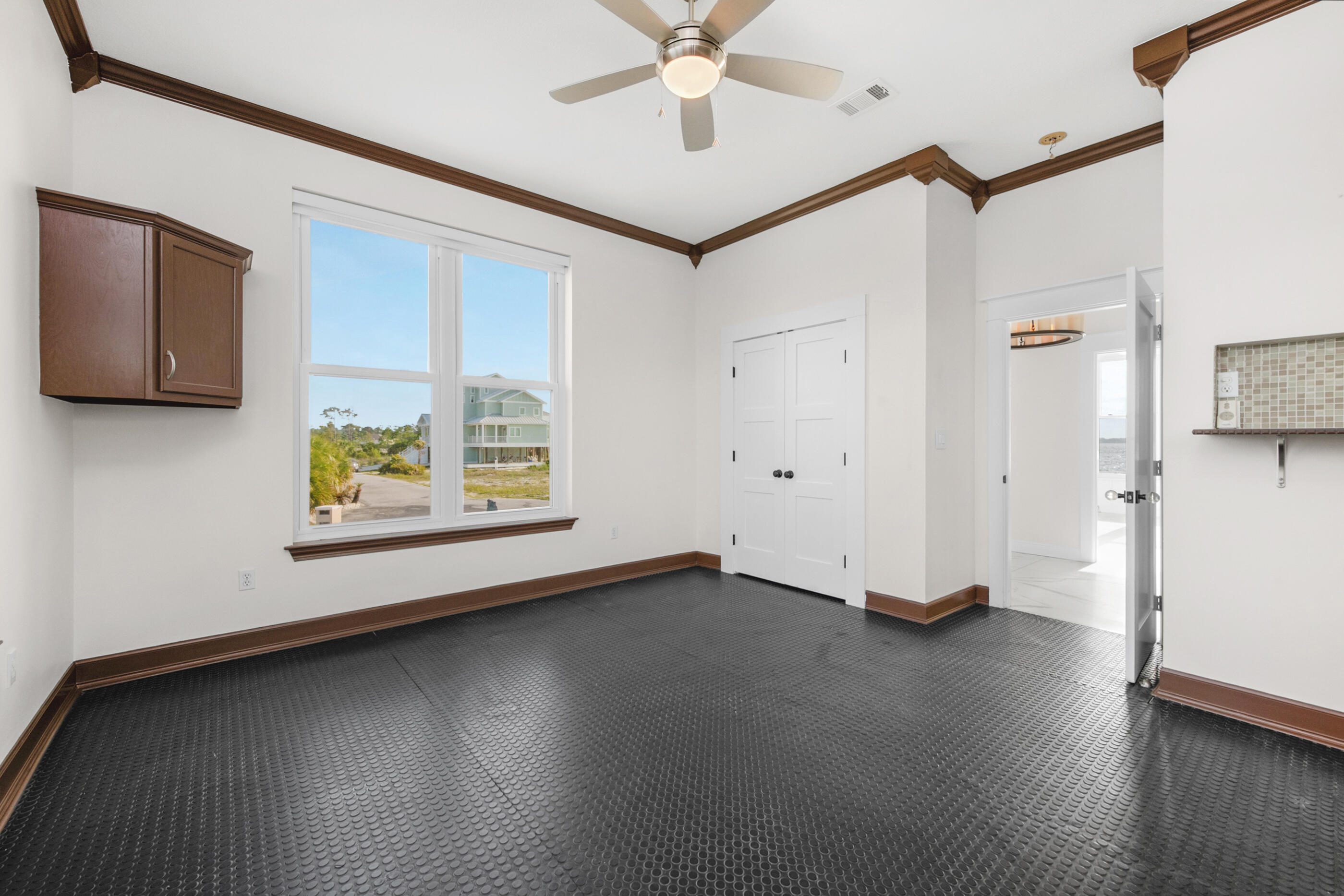 SANDY POINTE - Residential