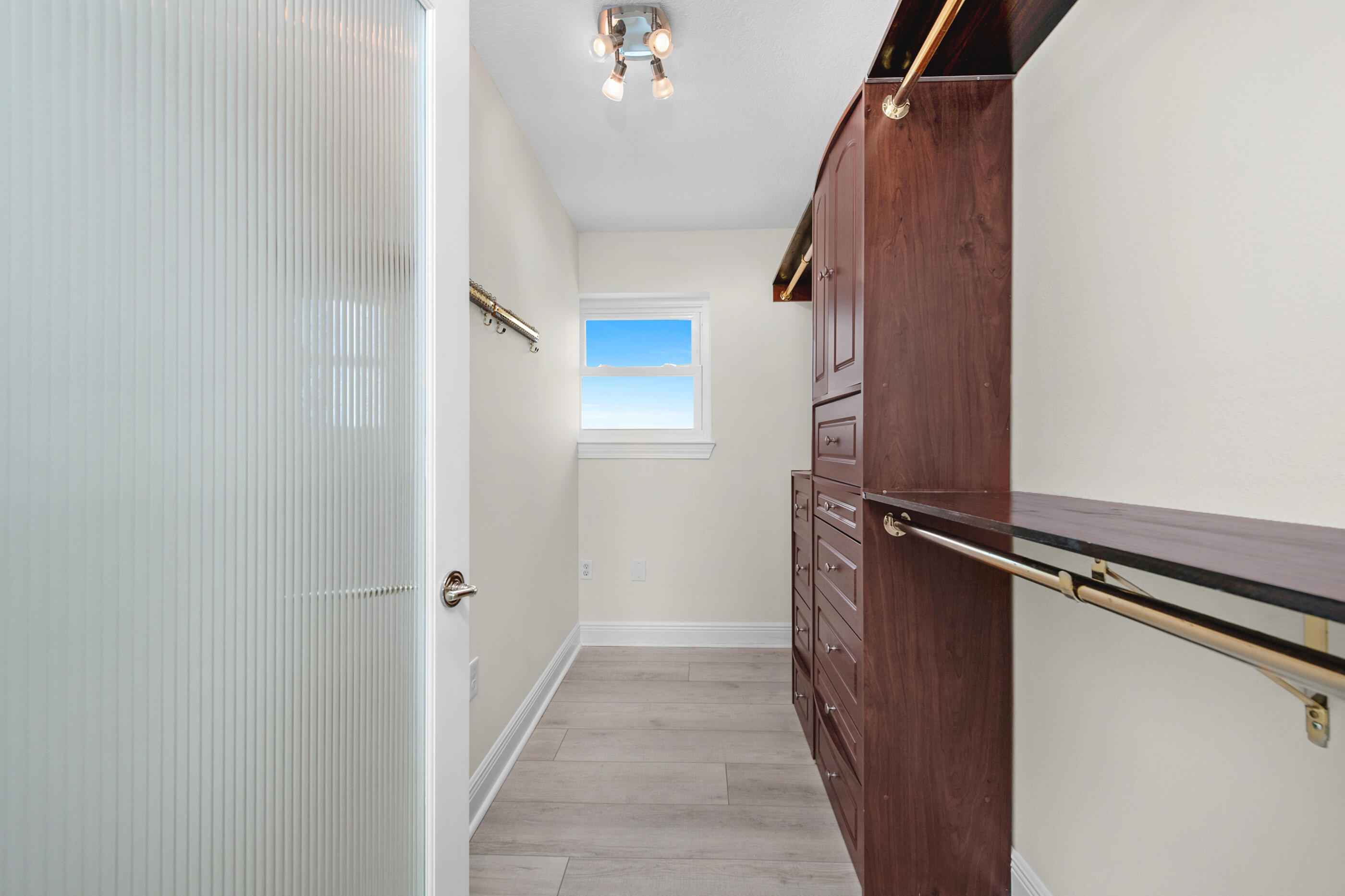 SANDY POINTE - Residential