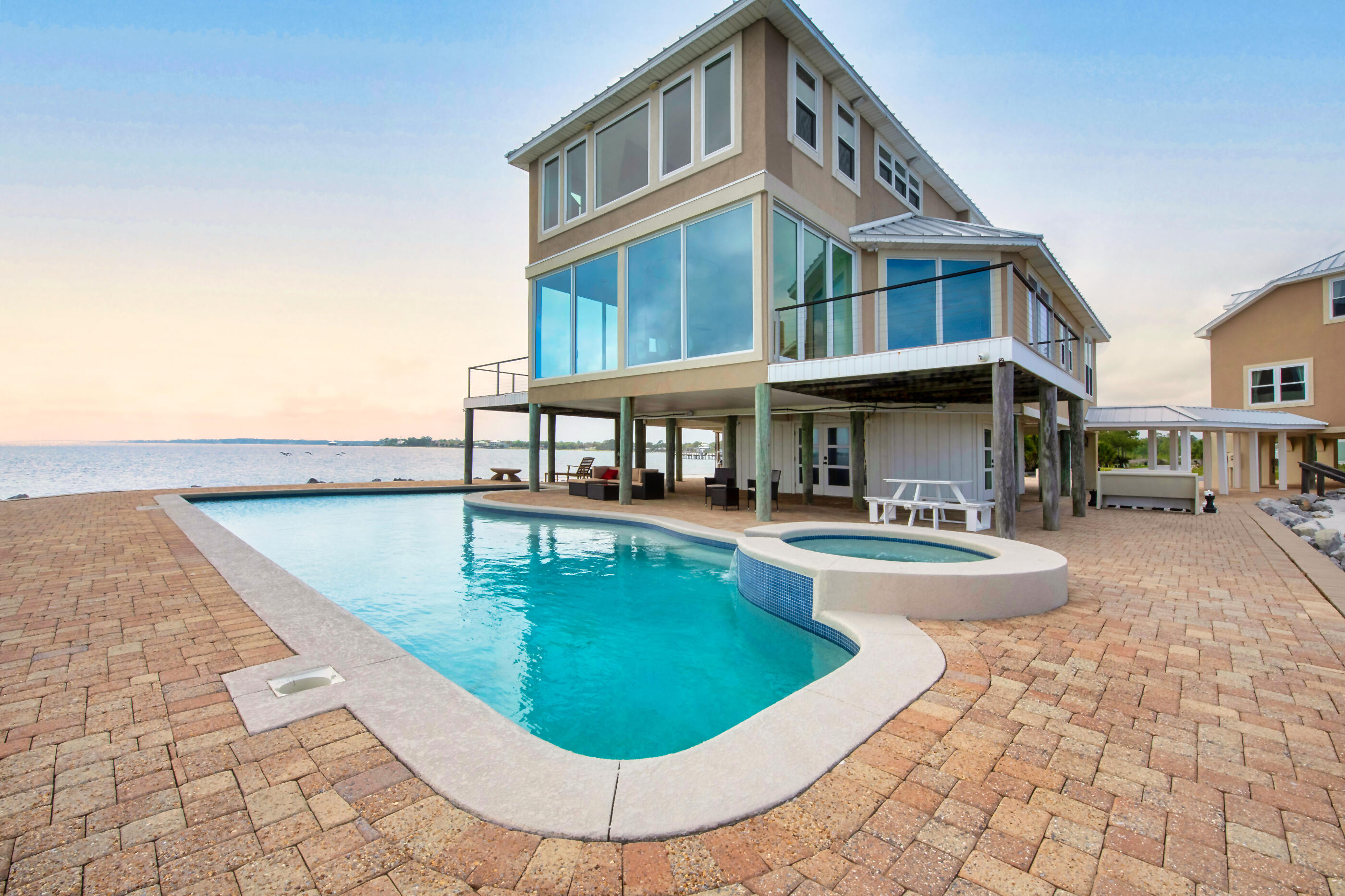 SANDY POINTE - Residential