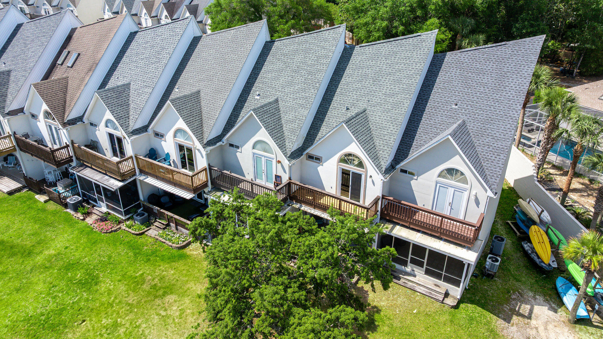 HIDDEN BAY VILLAGE - Residential