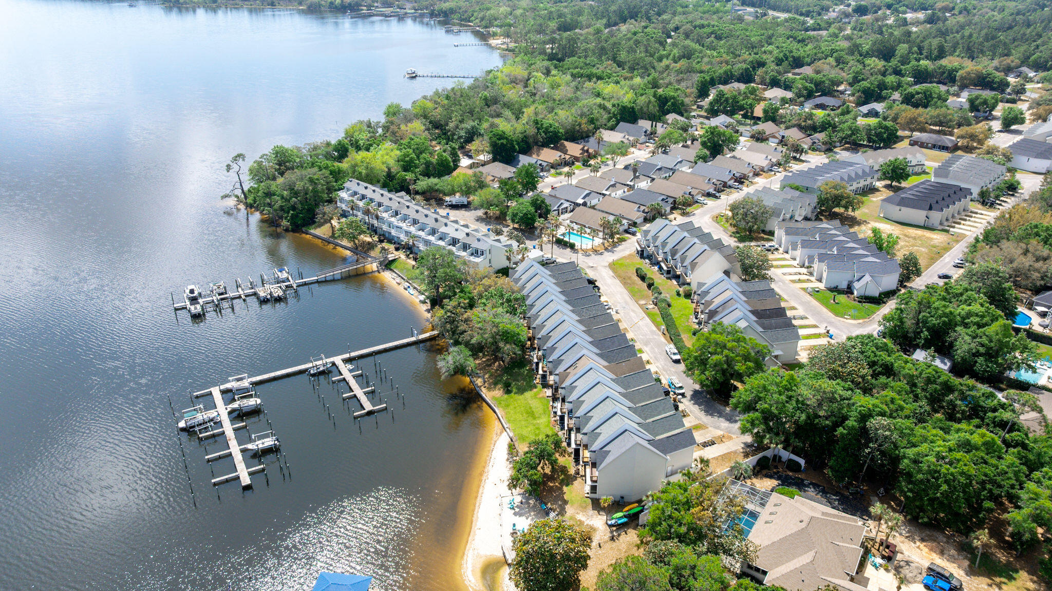 HIDDEN BAY VILLAGE - Residential