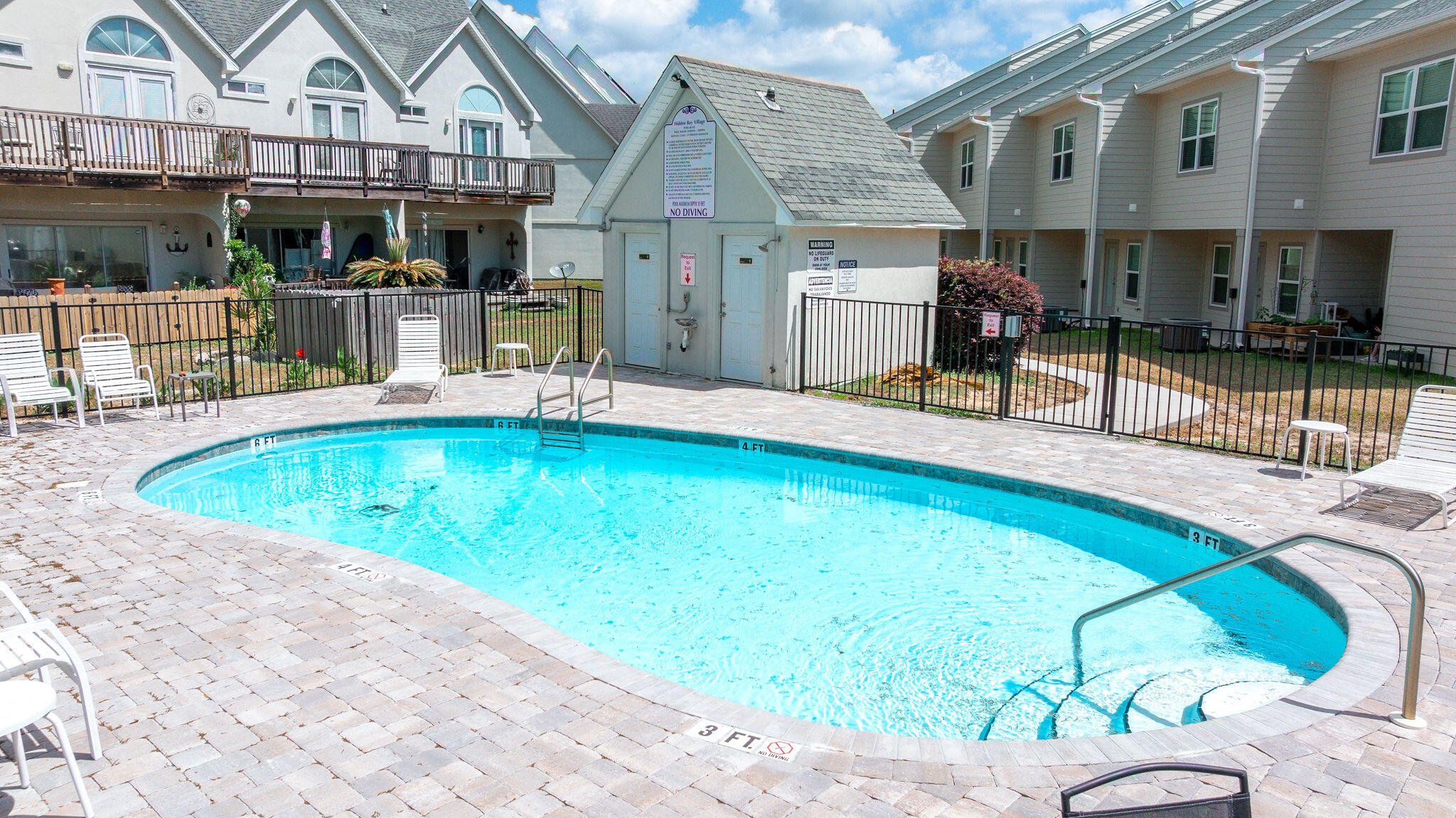 HIDDEN BAY VILLAGE - Residential
