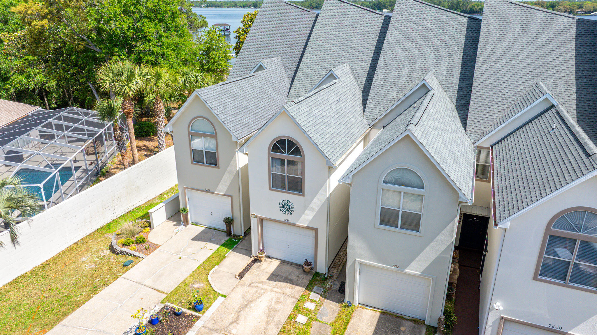 HIDDEN BAY VILLAGE - Residential