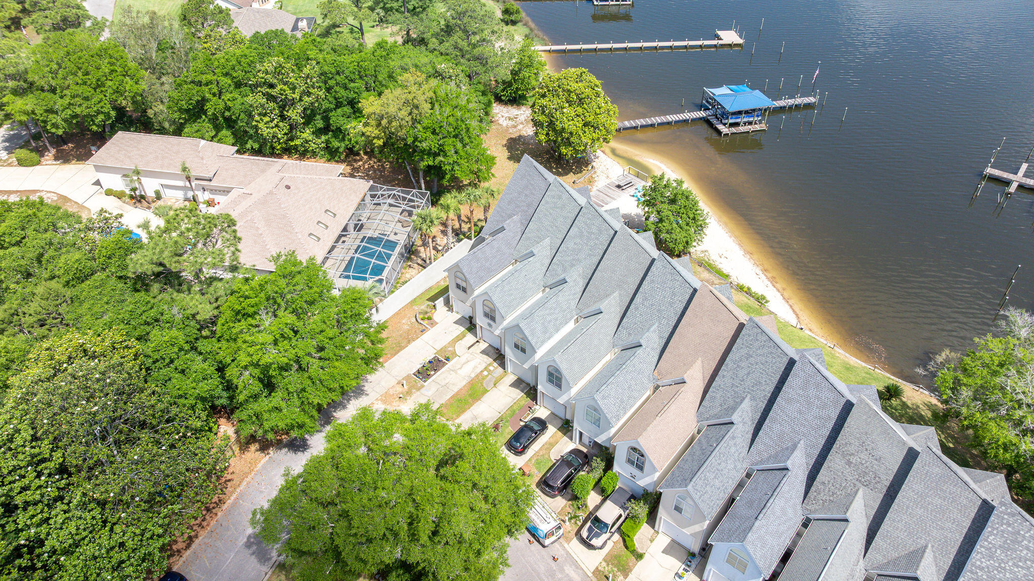 HIDDEN BAY VILLAGE - Residential
