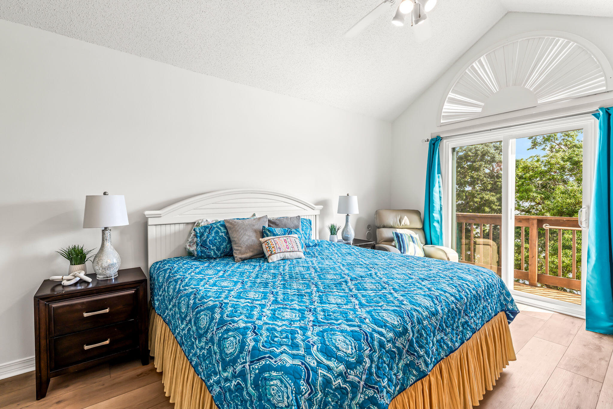 HIDDEN BAY VILLAGE - Residential