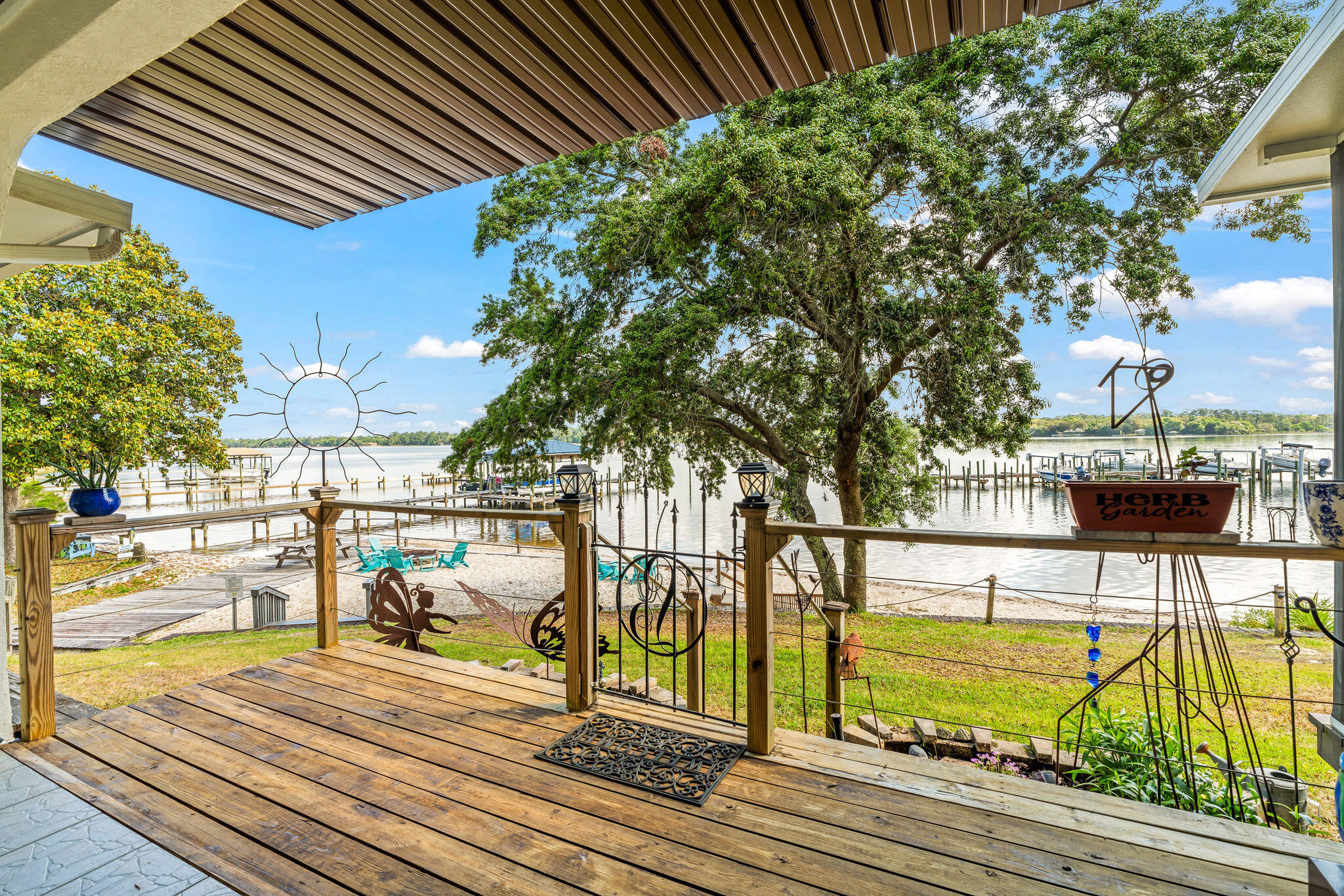HIDDEN BAY VILLAGE - Residential