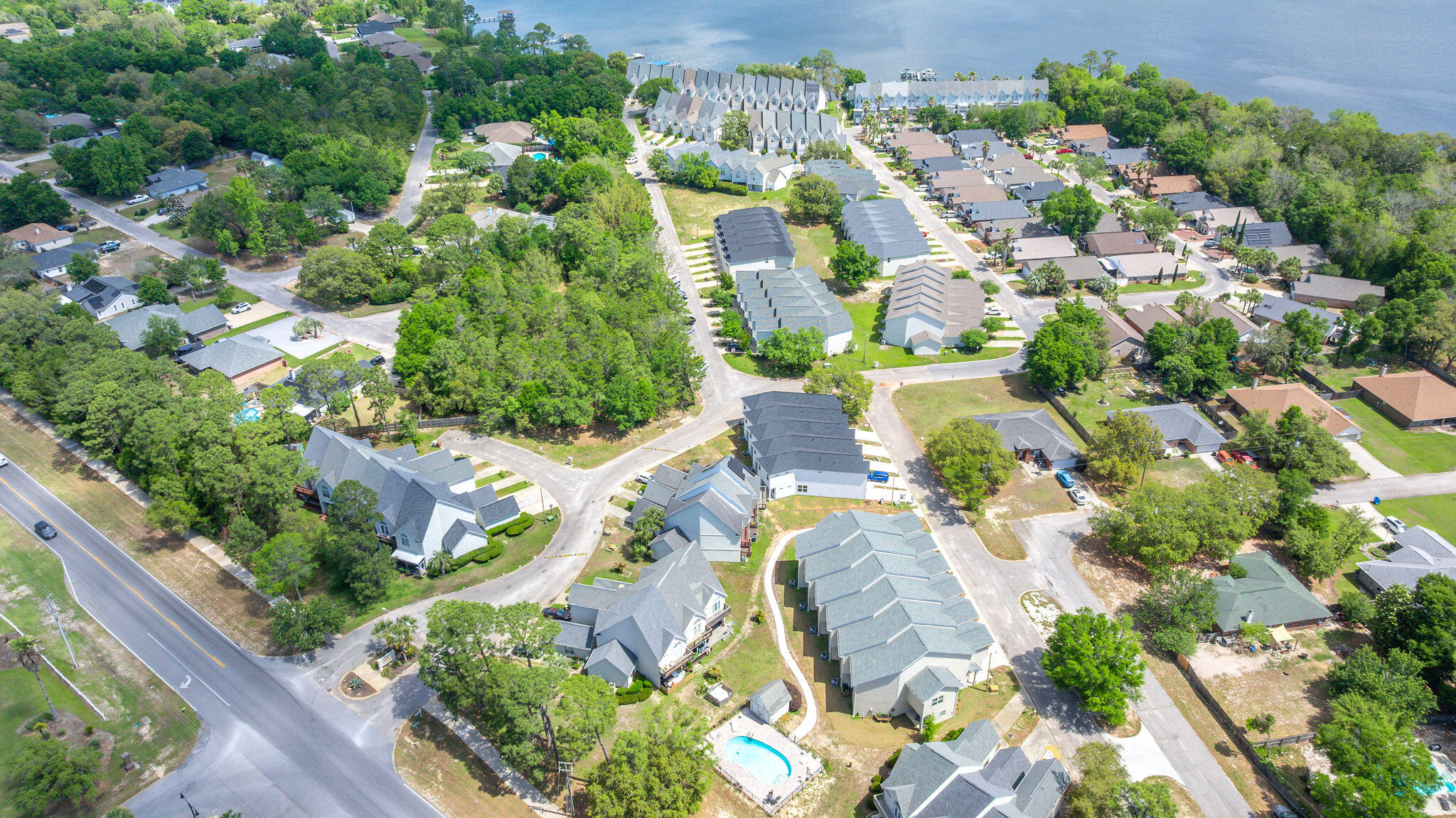 HIDDEN BAY VILLAGE - Residential