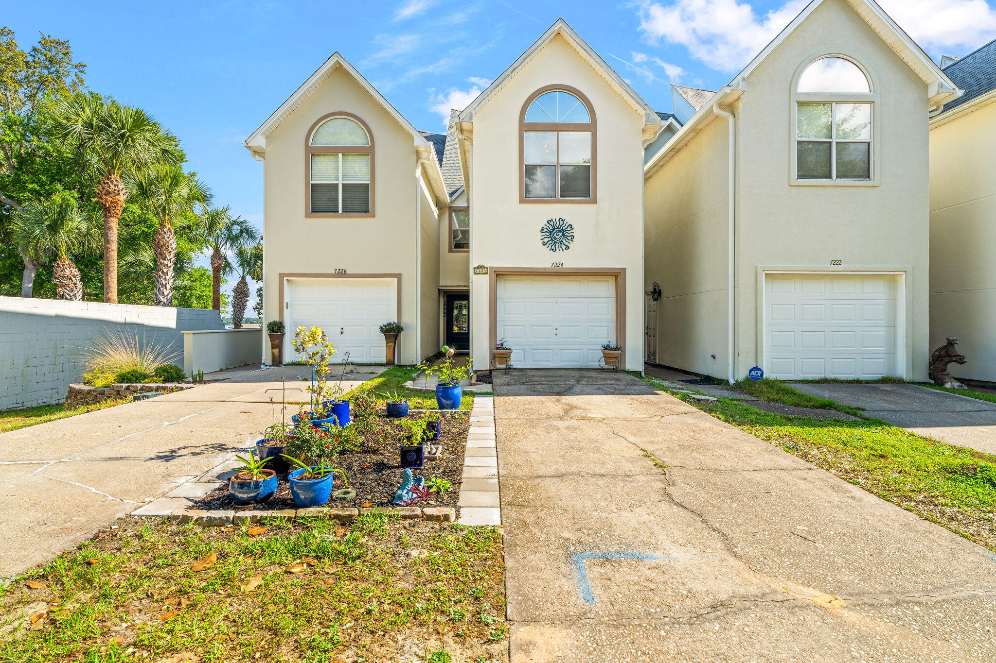 HIDDEN BAY VILLAGE - Residential