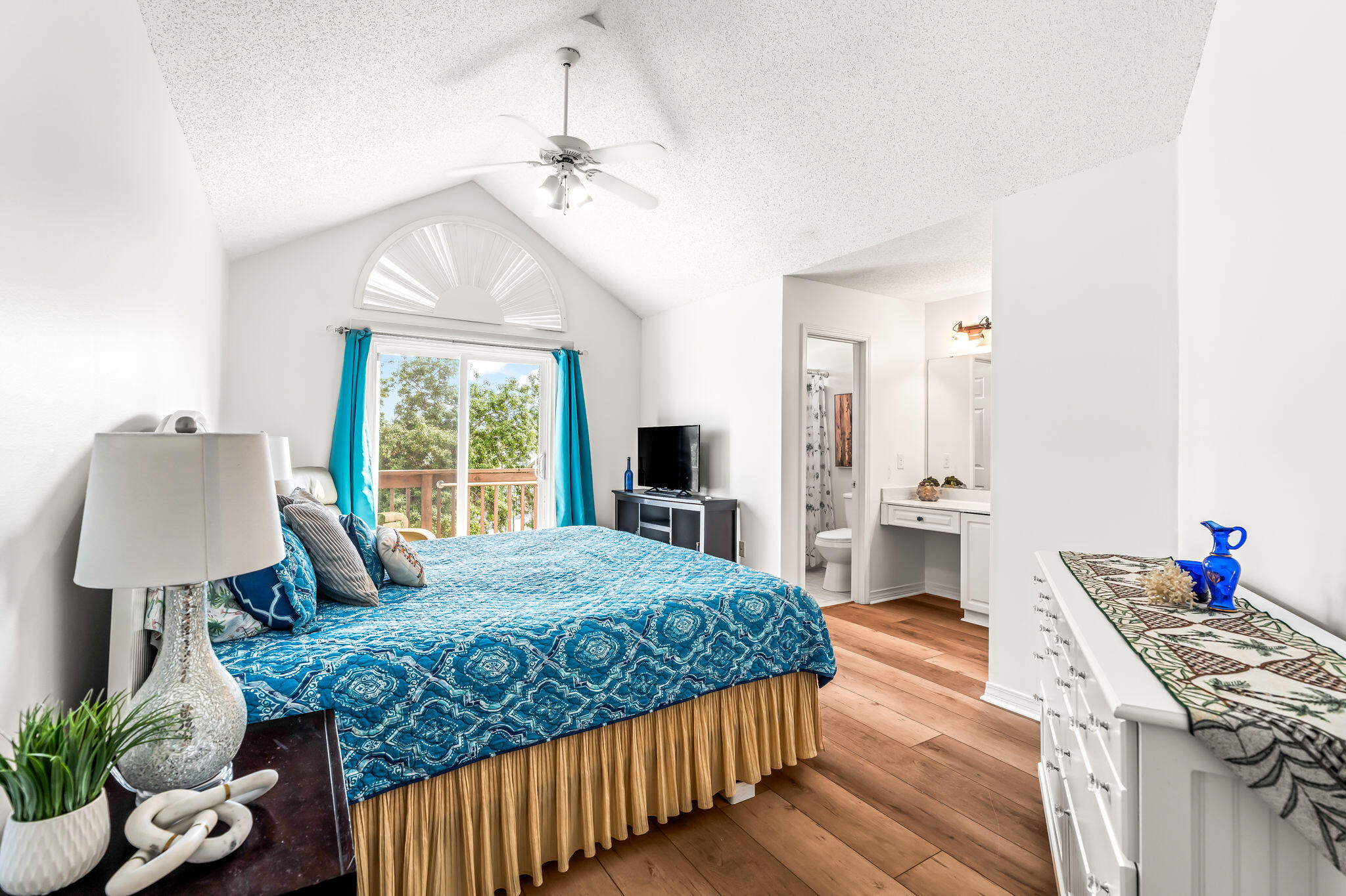 HIDDEN BAY VILLAGE - Residential