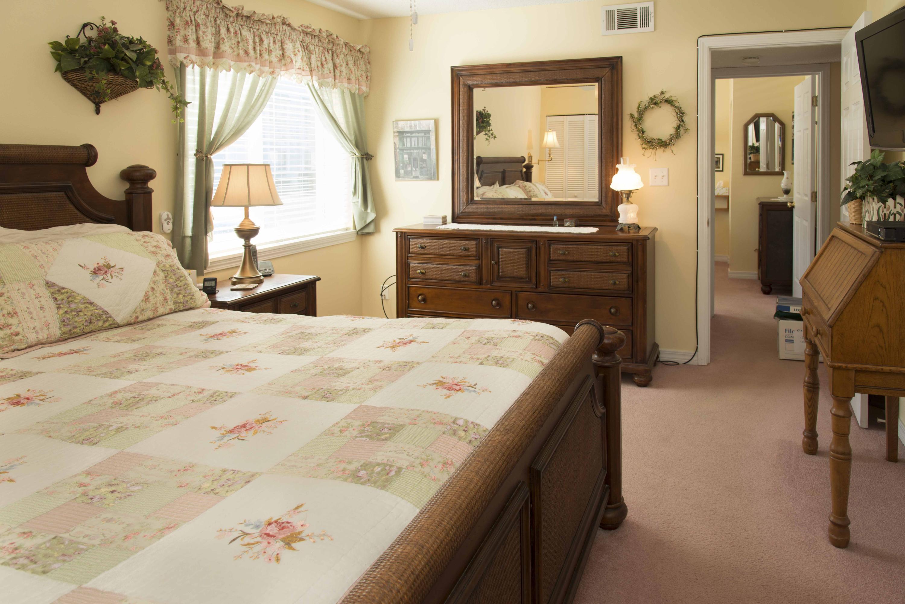 FINISTERRA CONDO - Residential