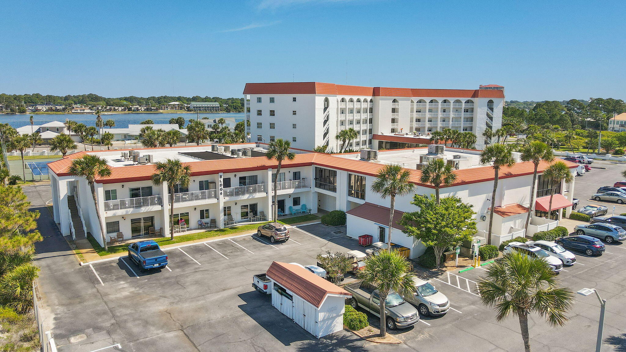 EL MATADOR CONDO - Residential