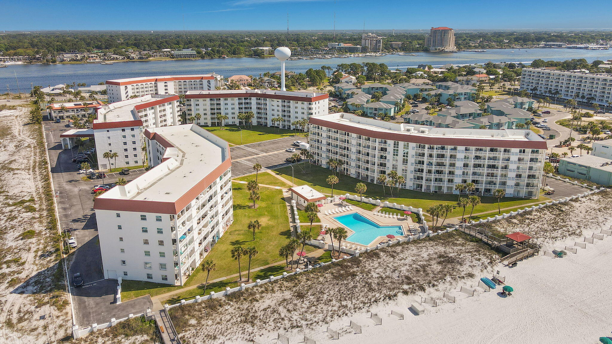 EL MATADOR CONDO - Residential