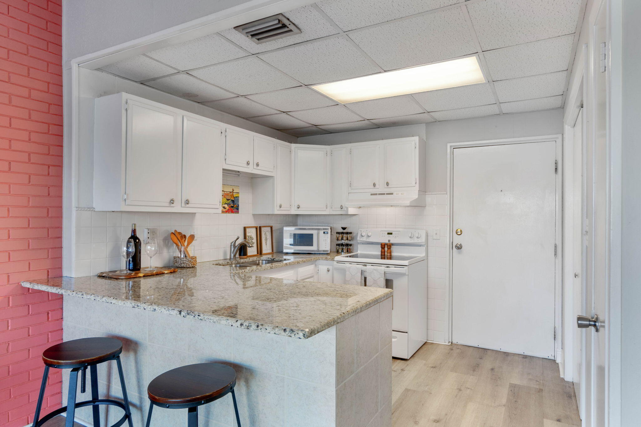 EL MATADOR CONDO - Residential