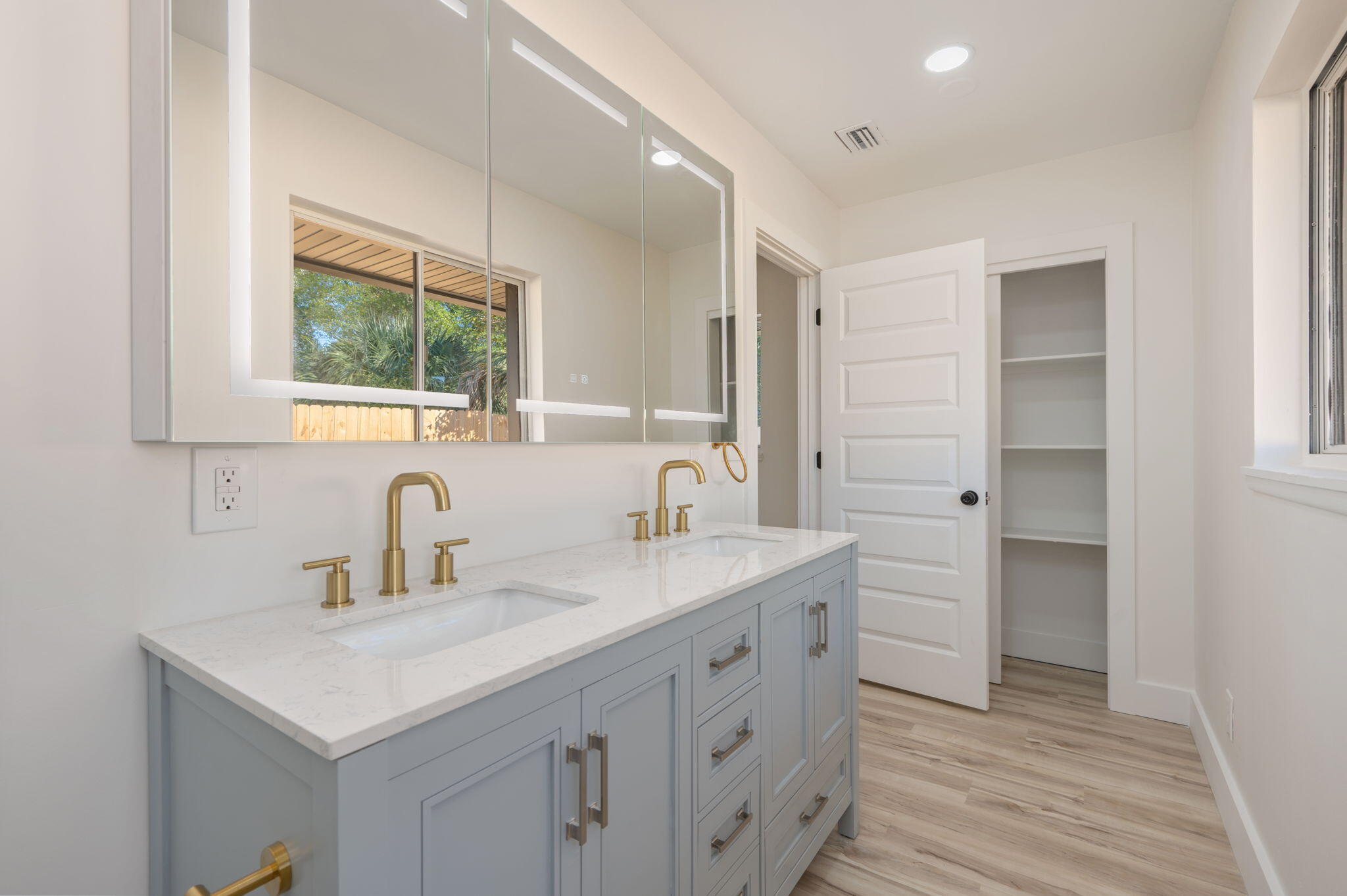 ELLIOTTS POINT 10TH ADDN - Residential