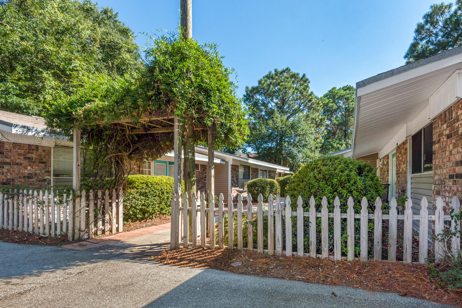 OAKLAND ADD E 1/2 LOT and W 1/2 lOT 14 BLK 1 - Residential