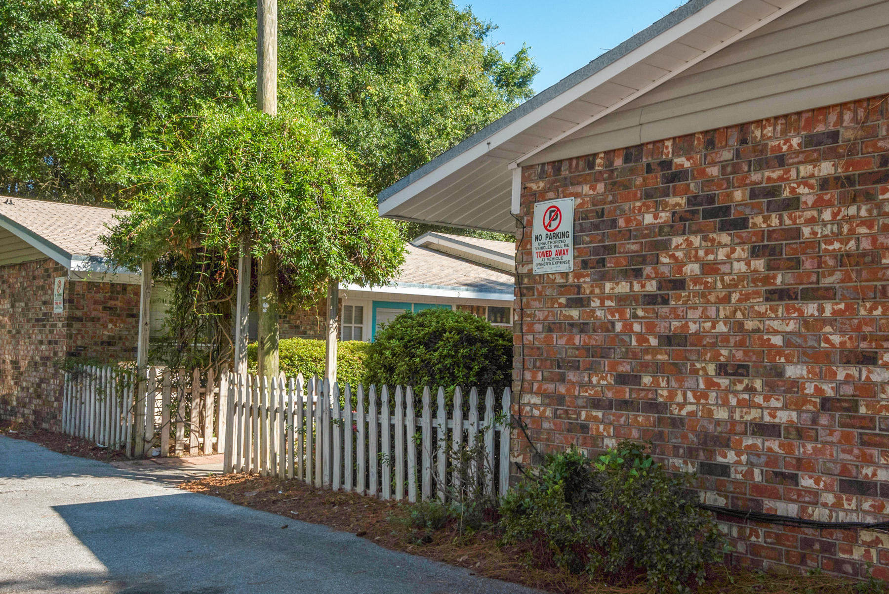 OAKLAND ADD E 1/2 LOT and W 1/2 lOT 14 BLK 1 - Residential