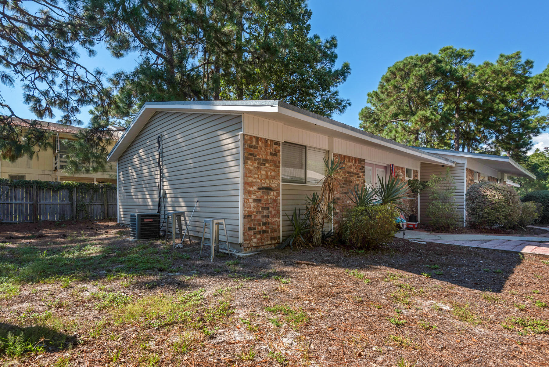 OAKLAND ADD E 1/2 LOT and W 1/2 lOT 14 BLK 1 - Residential