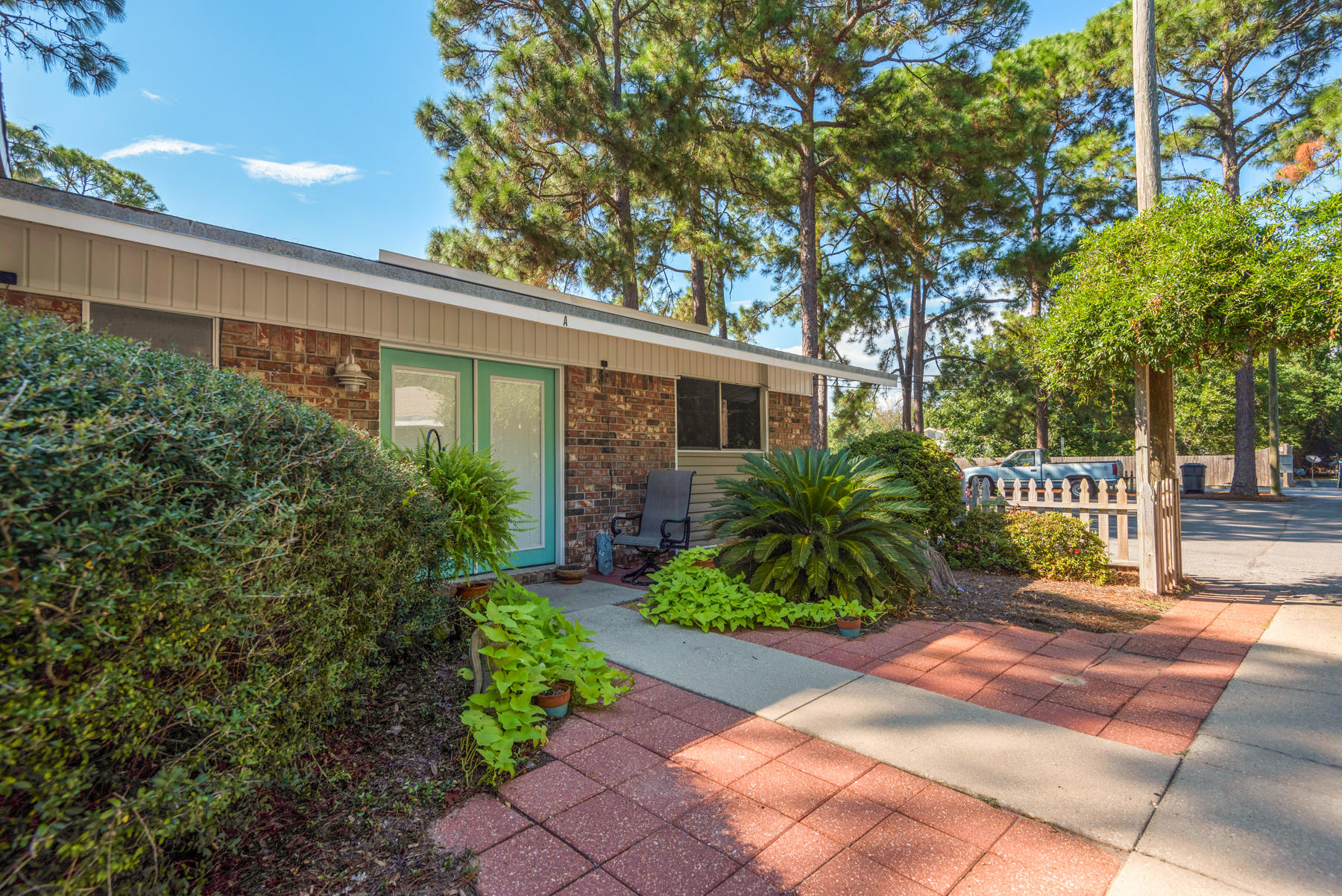 OAKLAND ADD E 1/2 LOT and W 1/2 lOT 14 BLK 1 - Residential