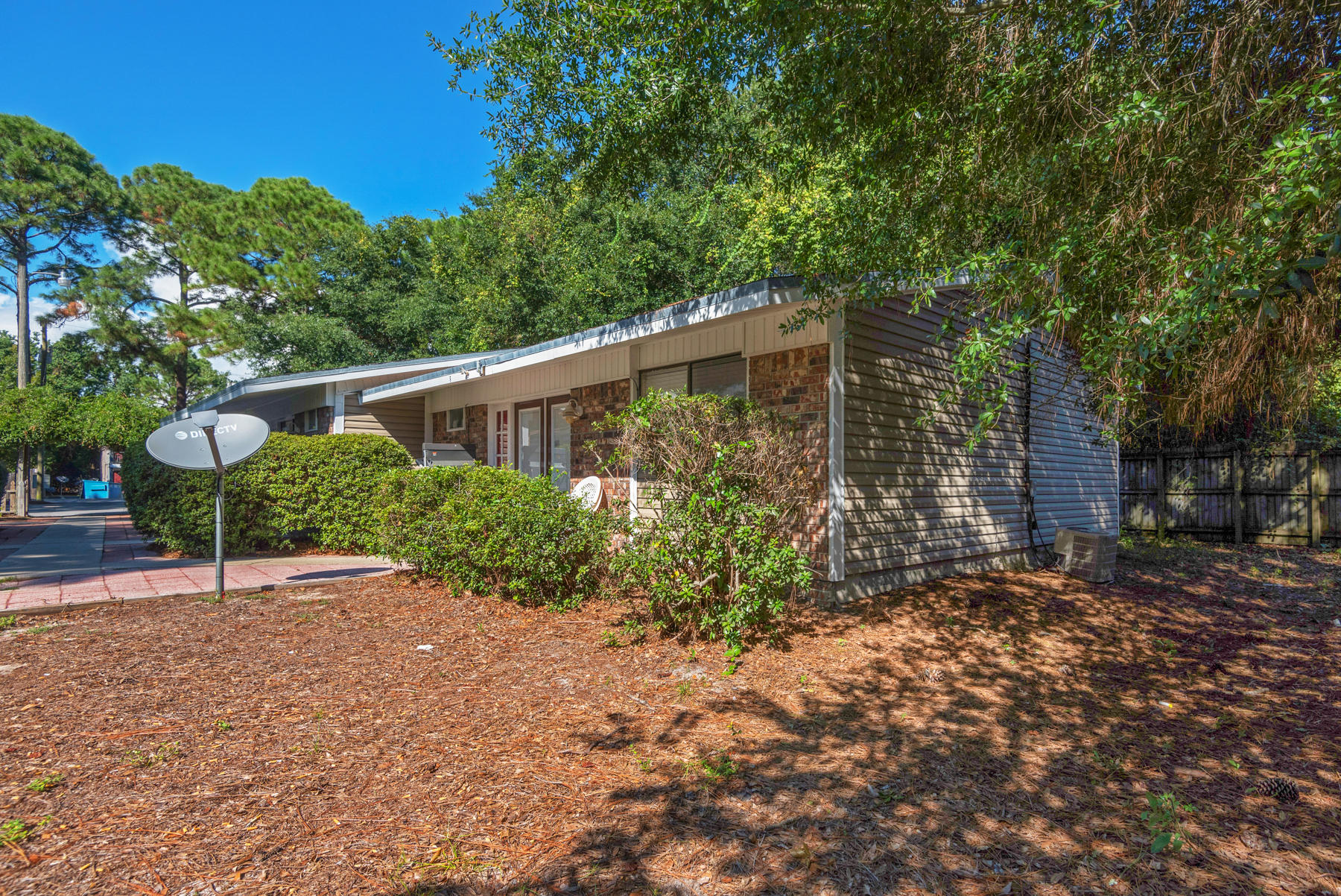 OAKLAND ADD E 1/2 LOT and W 1/2 lOT 14 BLK 1 - Residential