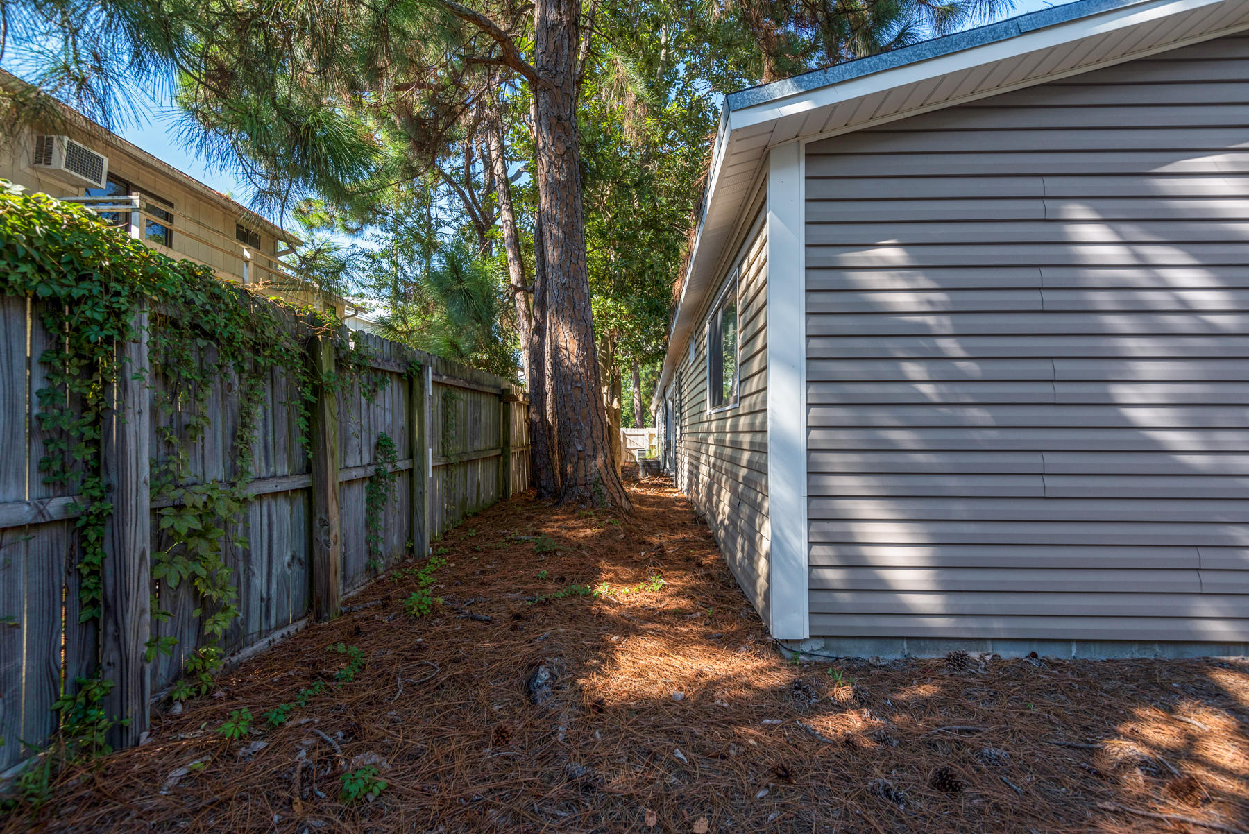 OAKLAND ADD E 1/2 LOT and W 1/2 lOT 14 BLK 1 - Residential