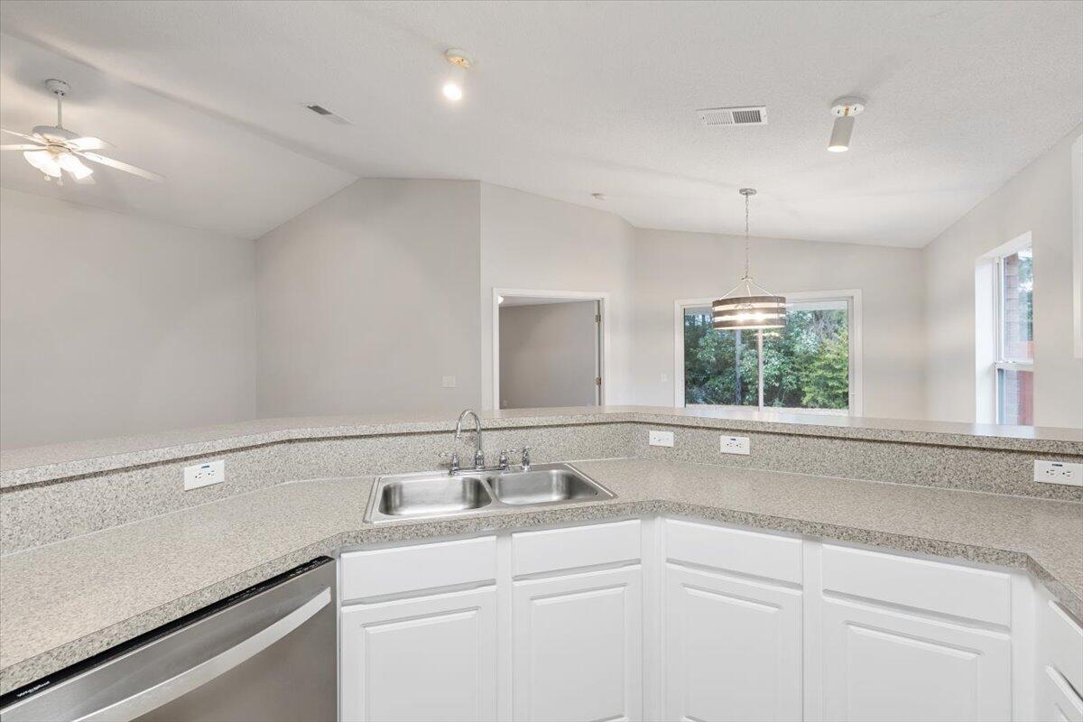 HIDDEN SHORES - Residential