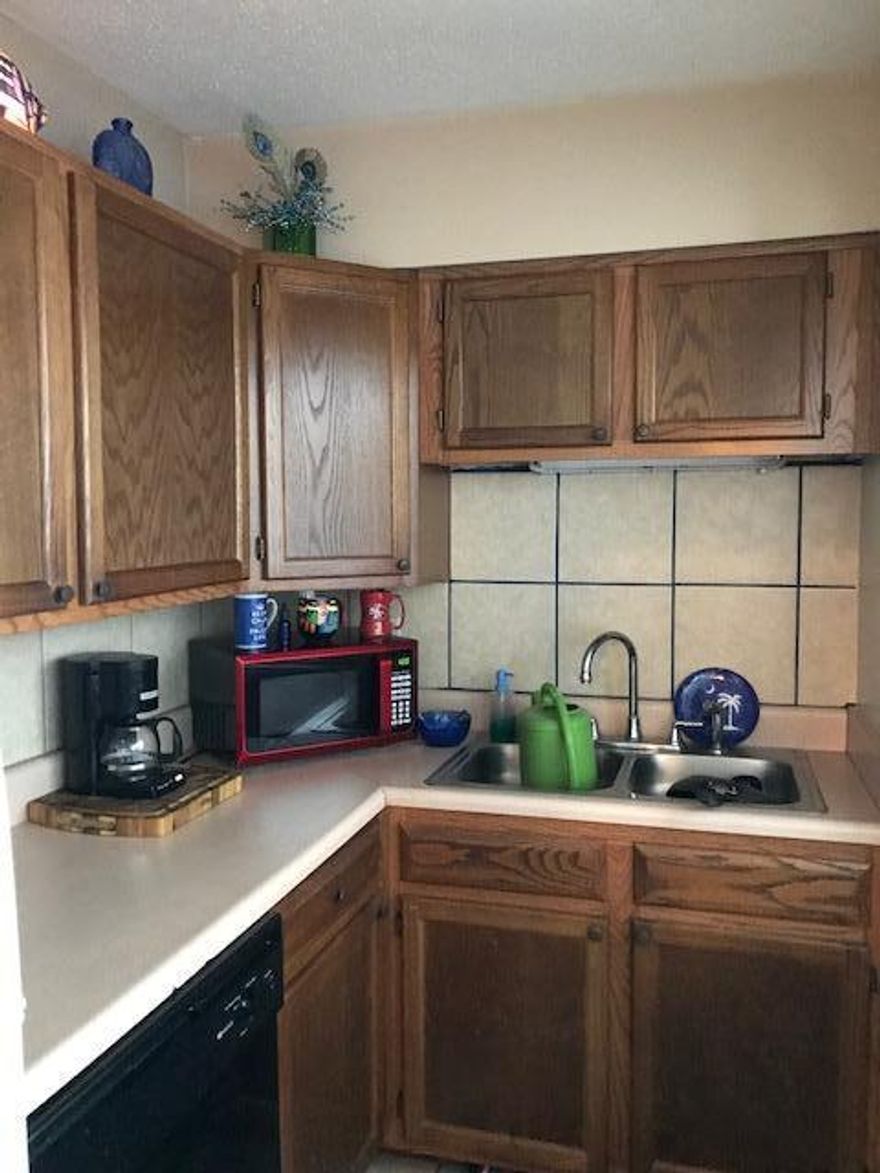 Cute 1 BR, Some updates Freshly painted. Needs new flooring & window treatments. Centrally located in the Heart of Destin. Close to Beaches, Restaurants, Shopping & Entertainment. Amenities include: 3 Pools, Tennis, Out Door Grills, Community Room, Buyer to verify any & all dimensions