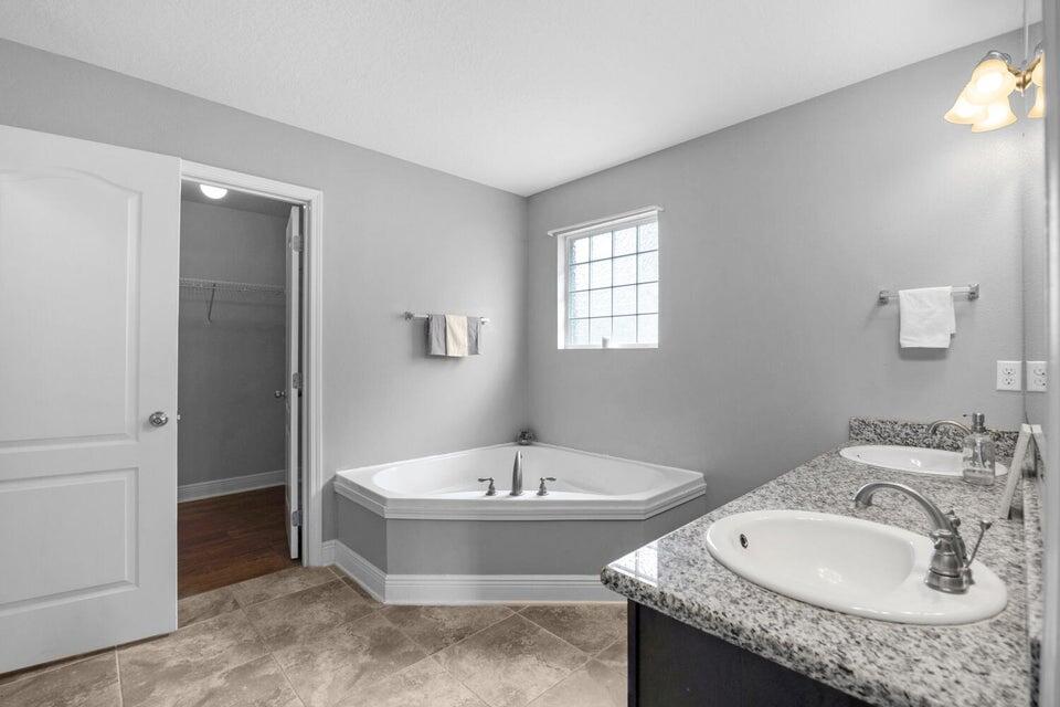 DUGGAN POND ESTATES - Residential Lease