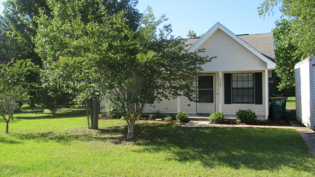 Tiny House,1/2 Acre Yard.This 2/1 home is Perfect for those wanting just enough. Owner has updated the paint, appliances, and light fixtures.Let your imagination flow in how to make this home your own! Outside you'll find a fenced rear yard and a yard building for storage. Don't wait schedule your appointment today!