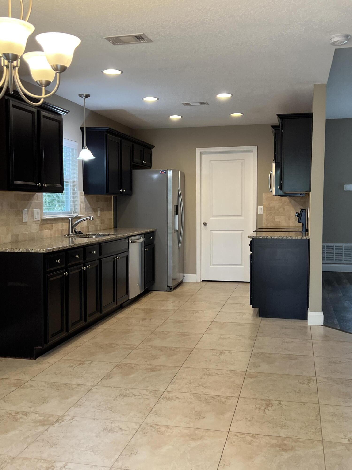 CRESTVIEW - Residential Lease