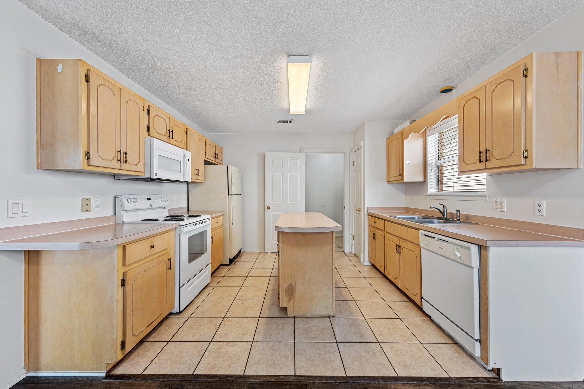 BLUE PINE VILLAGE PH 3 - Residential Lease