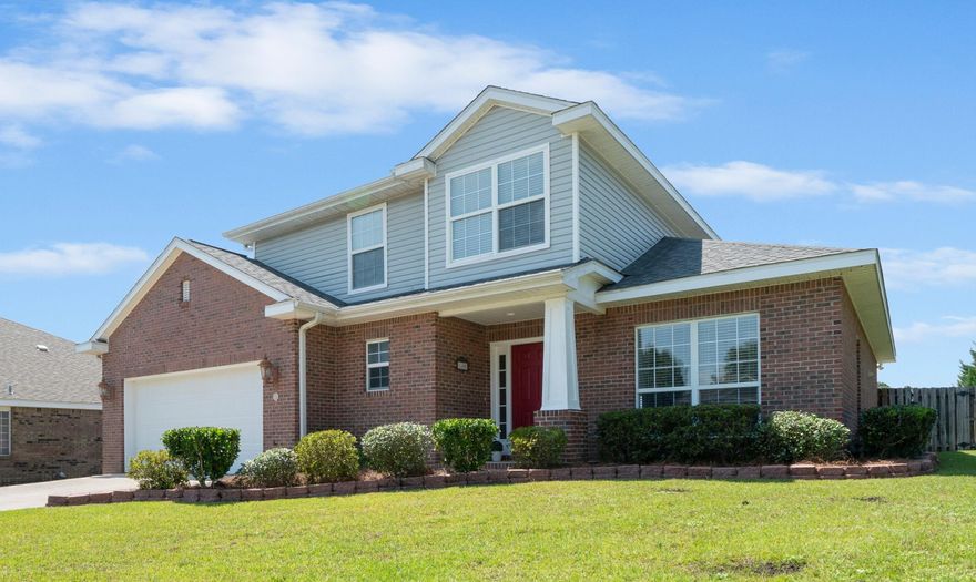 Well maintained, 4 bedroom, 2.5 bath cul-de-sac home with a POOL in Niceville's Woodridge Subdivision in Rocky Bayou. On a .20 acres, wih a flat back yard ! NO HOA. NEW AC. Open floor plan, w/ soaring ceilings in the Great room. Formal dining room/ flex room, breakfast bar and kitchen dining area. Spacious kitchen with granite countertops, new refrigerator and new microwave. New laminate flooring in the great room as well as in the first floor master bedroom. Crown molding and tray ceilings. Master bath Jacuzzi tub, double vanities, separate shower plus, a huge walk in master closet. NEW AC Sept. 2019. Transferable termite bond . Screened in back porch. Desirable location,jusr minutes to Niceville A+ schools, shopping, Eglin AFB, & to the Beaches of Destin.