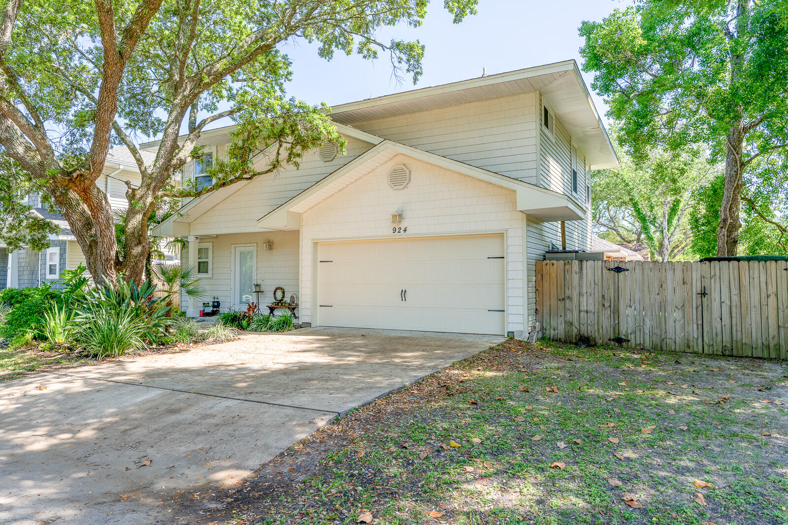 TANAGER OAKS - Residential