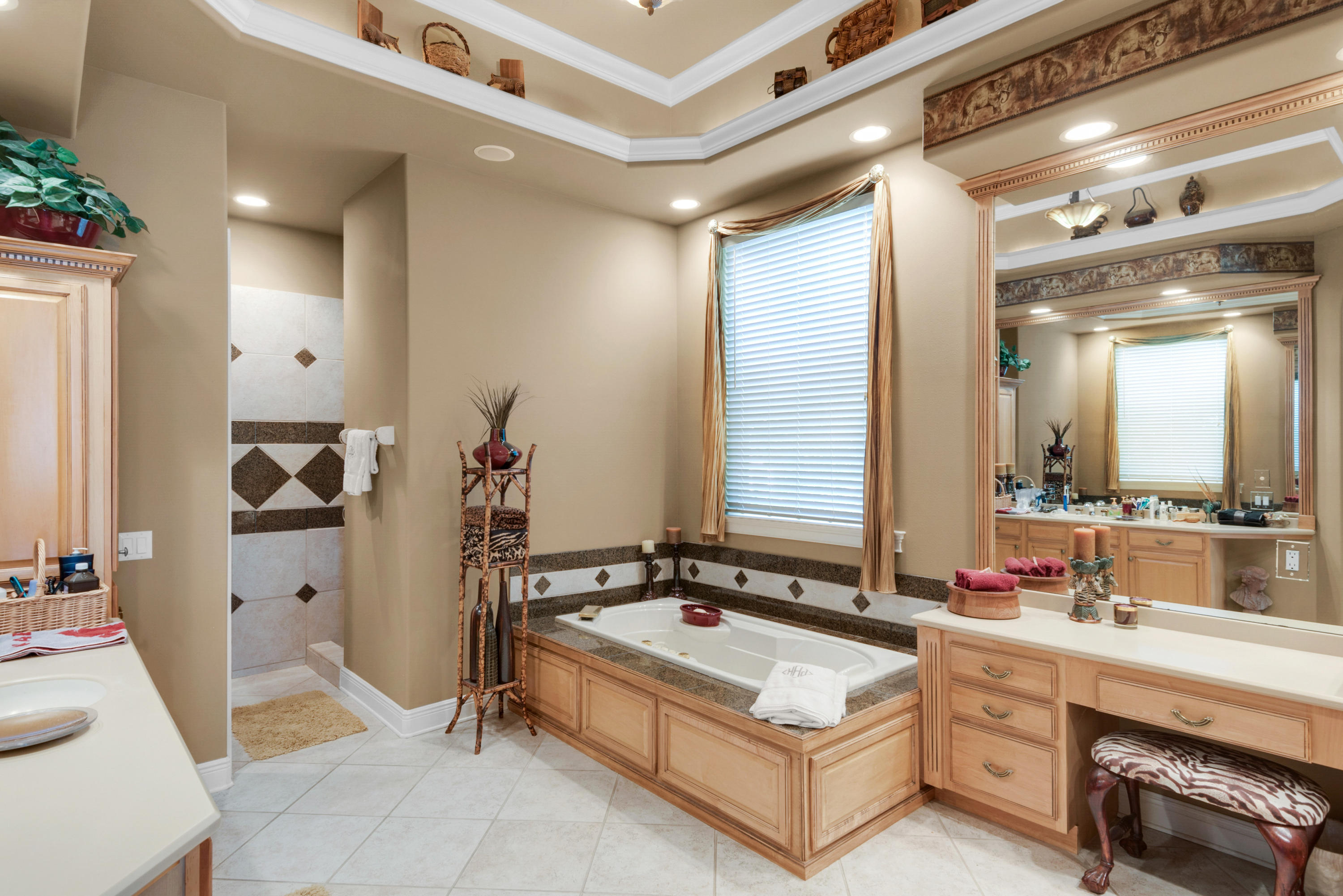 REGATTA BAY - Residential