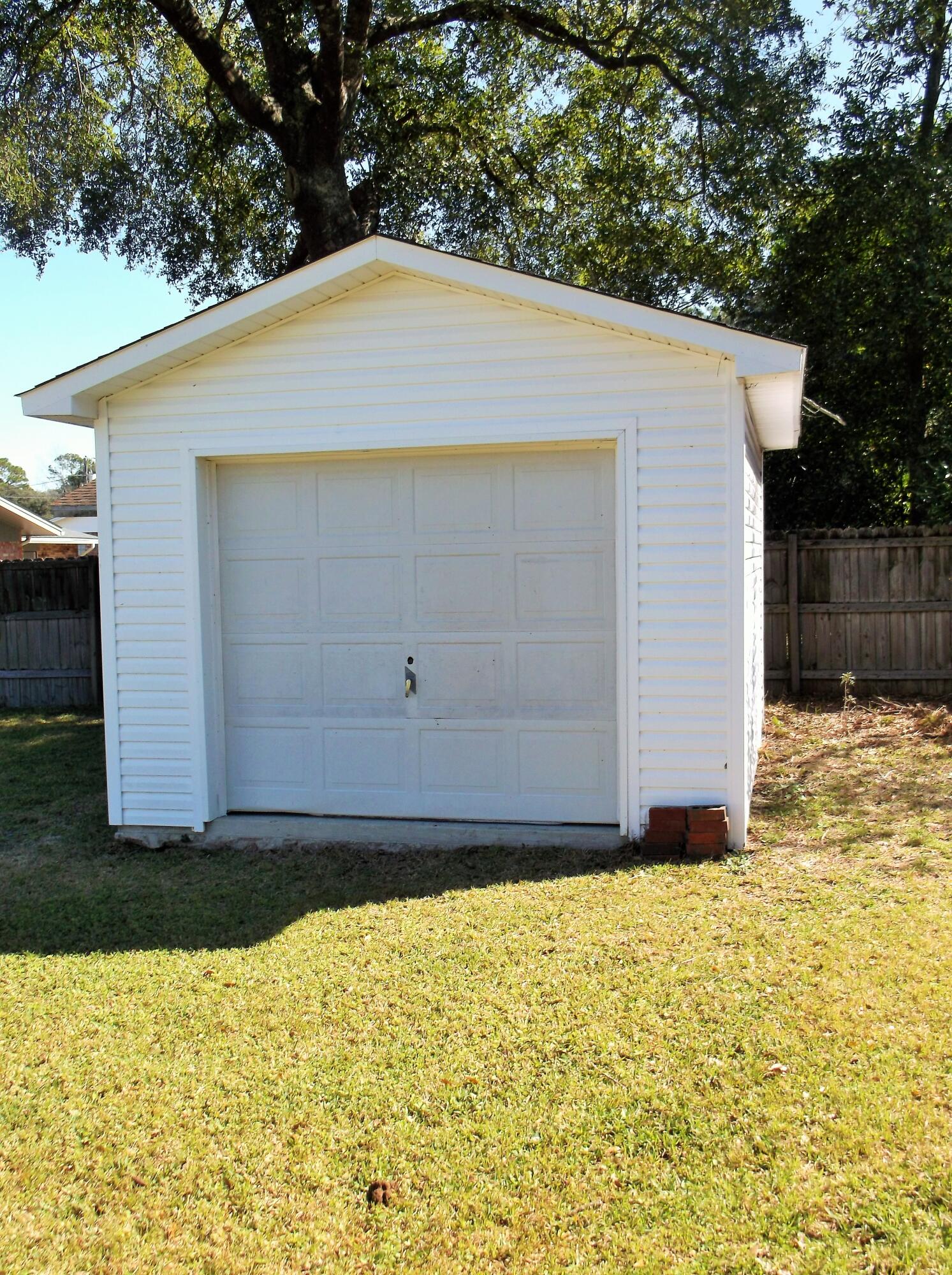 BAYOU POQUITO - Residential