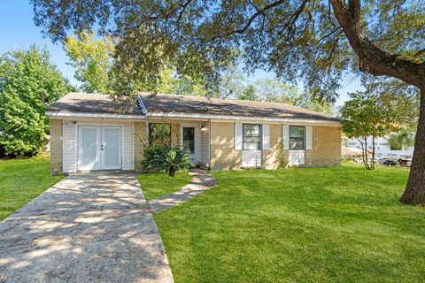 Photo of 115 NW Benarr Avenue, Fort Walton Beach, FL 32548 (MLS # 957951)