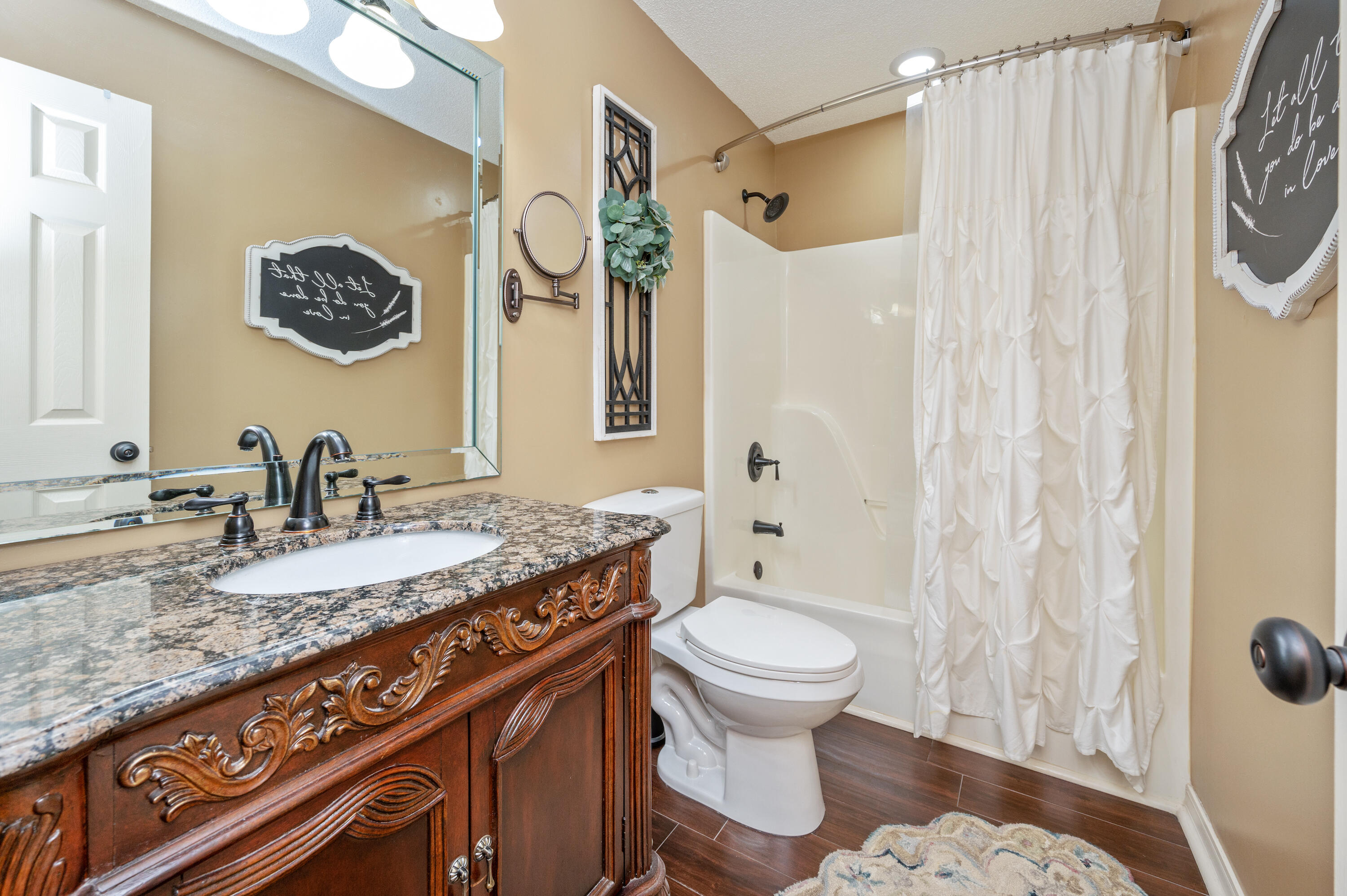 HUNTER WOODS - Residential