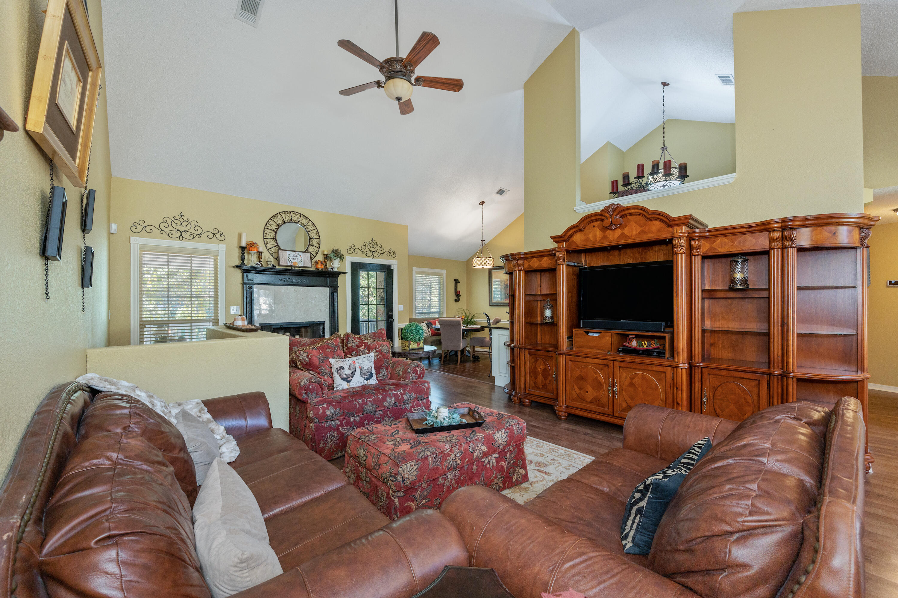 HUNTER WOODS - Residential