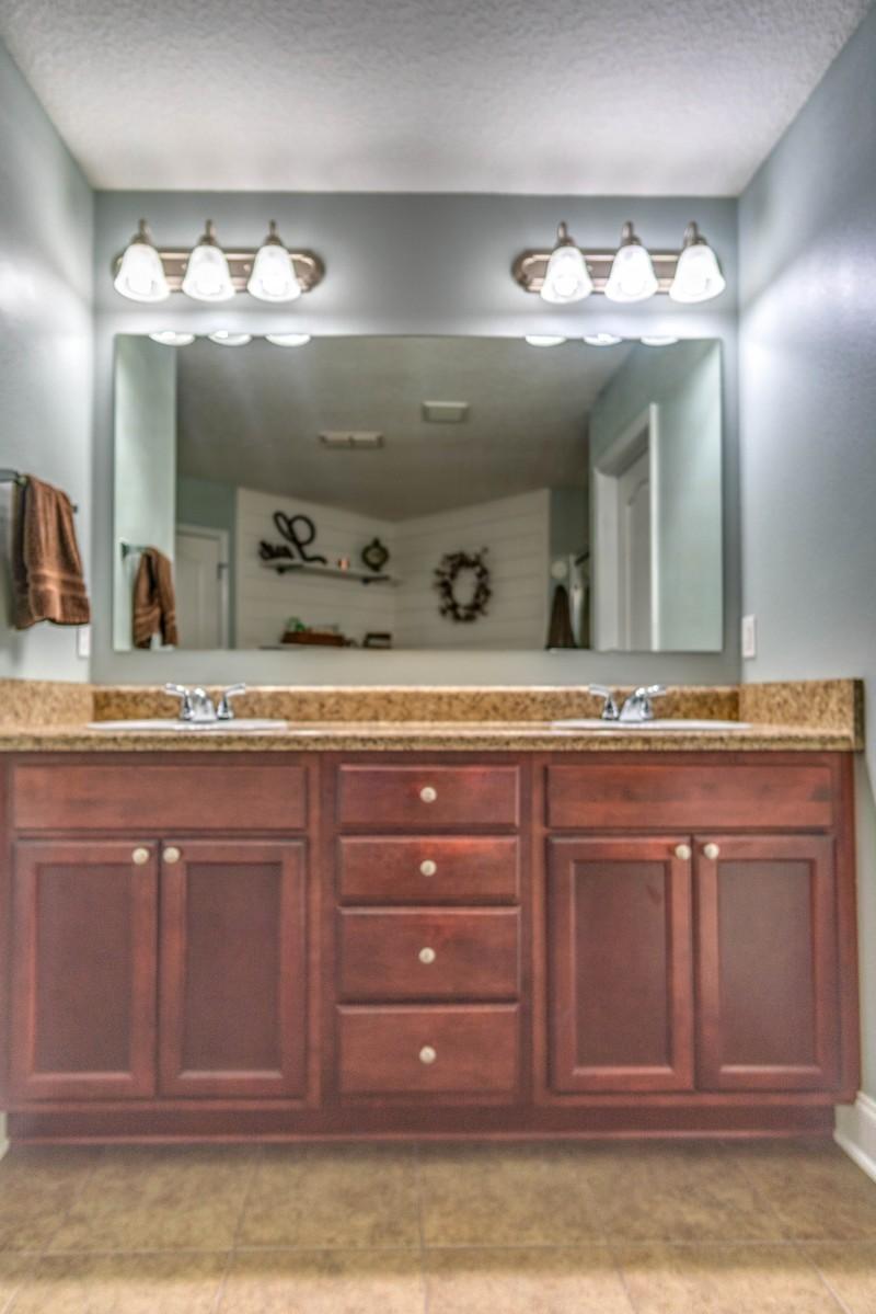 SILVER SPRINGS EST - Residential