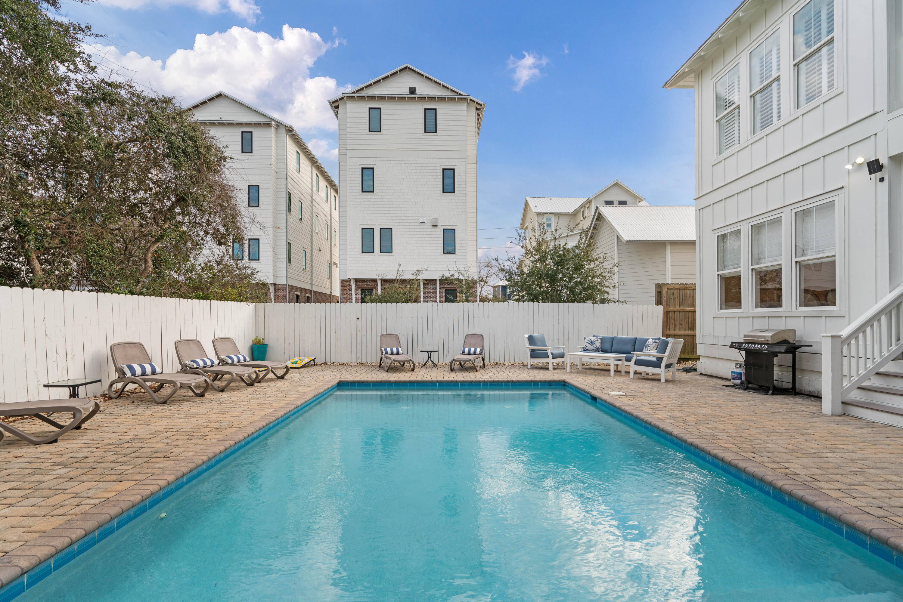 GULF SHORE MANOR - Residential