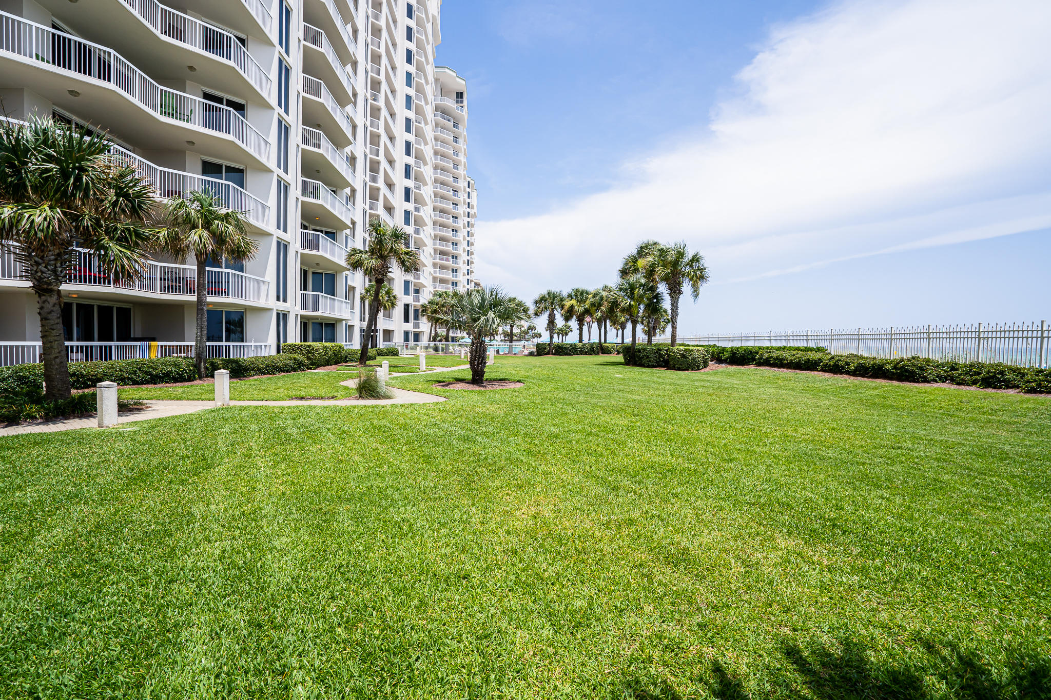 SILVER BEACH TOWERS - Residential