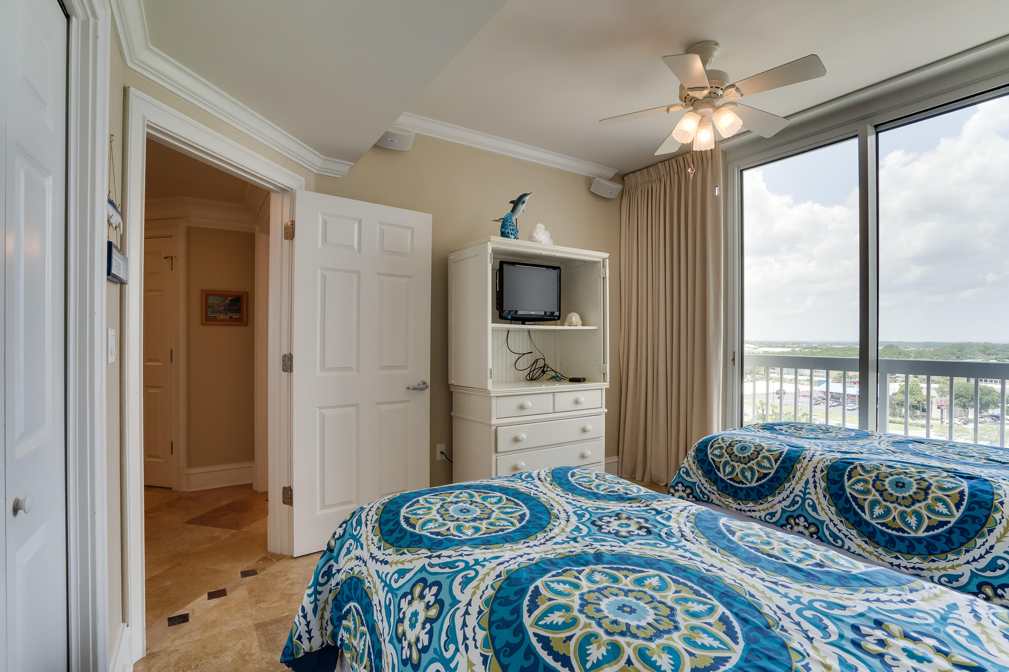 SILVER BEACH TOWERS - Residential