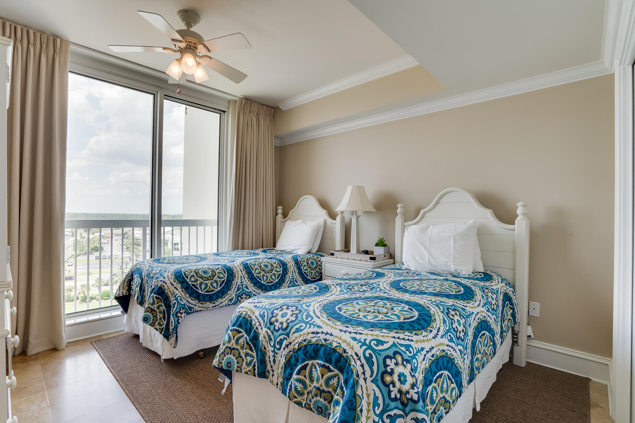 SILVER BEACH TOWERS - Residential